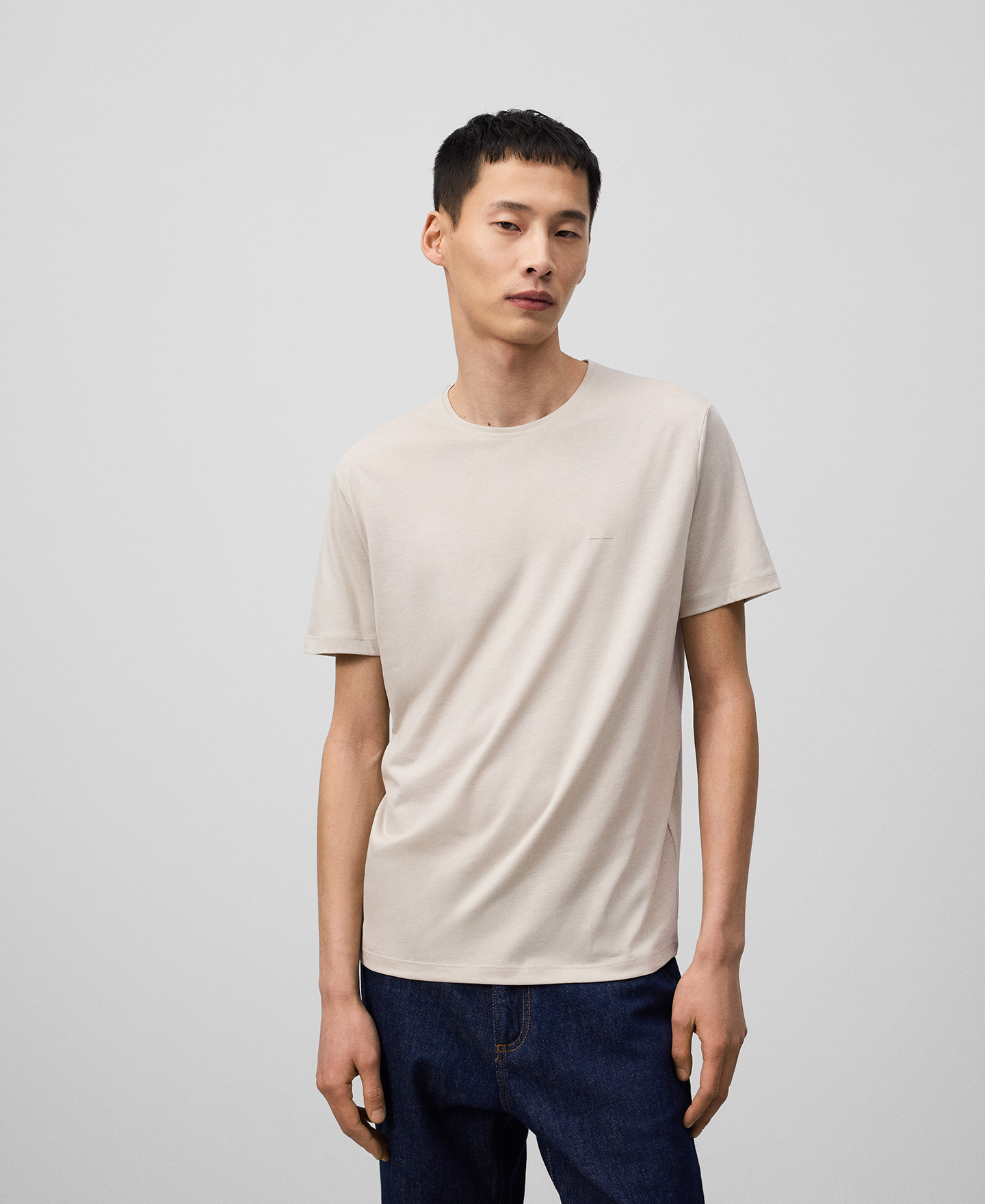 Camiseta regular fit manga corta hombre image number 0