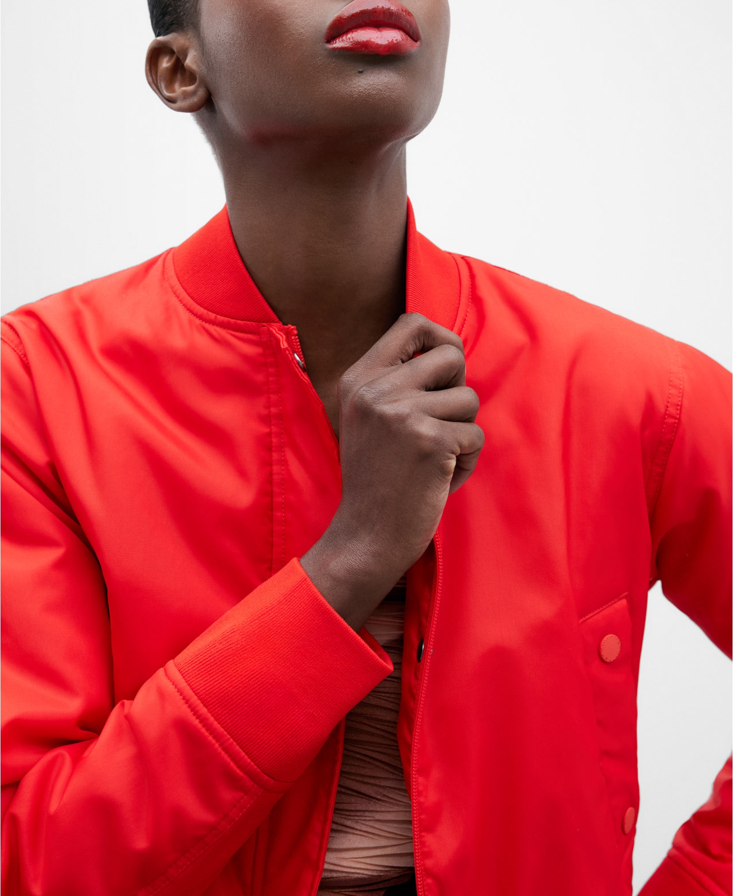 Chaqueta bomber corta roja image number 4