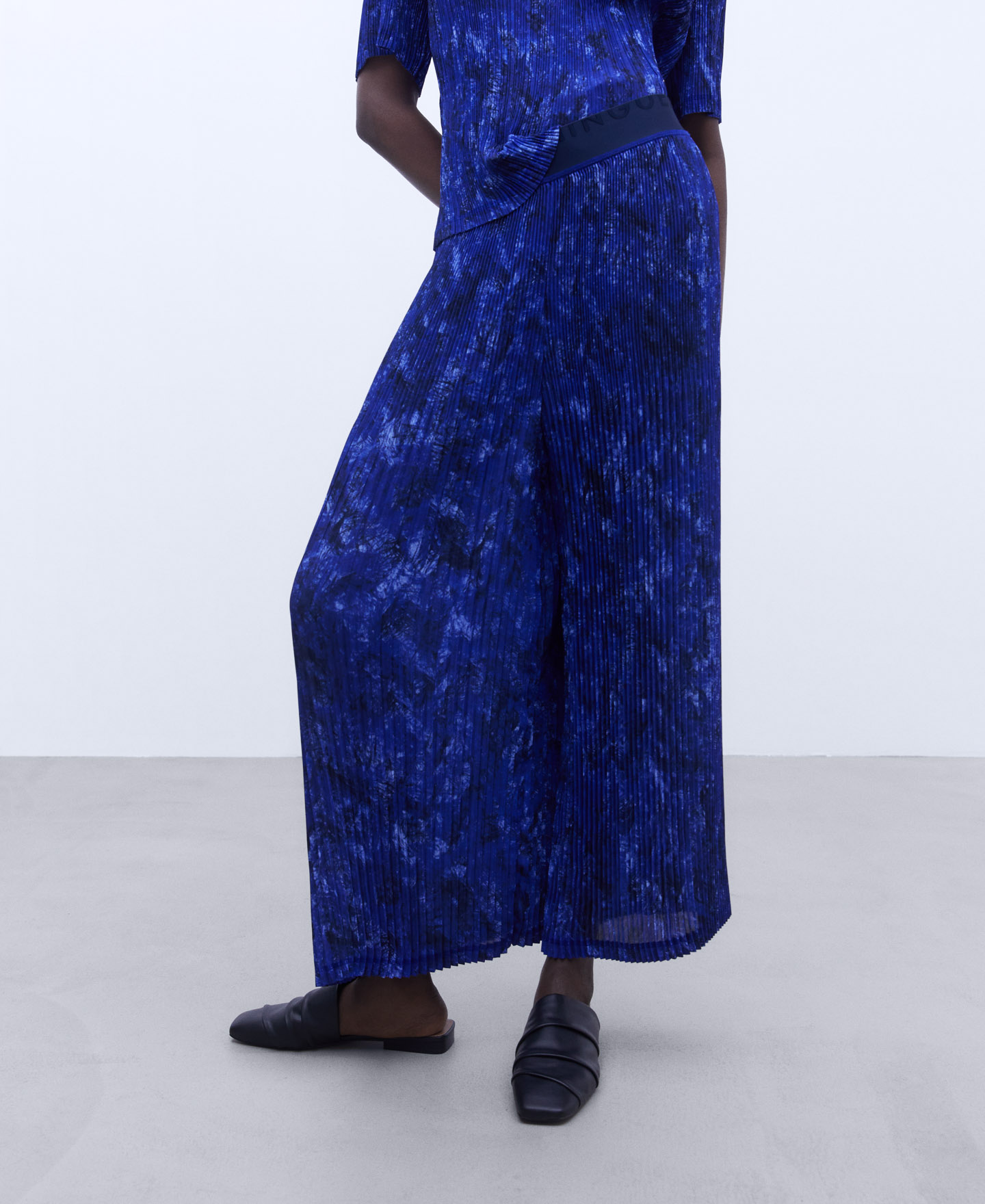 Crinkle trousers image number 0