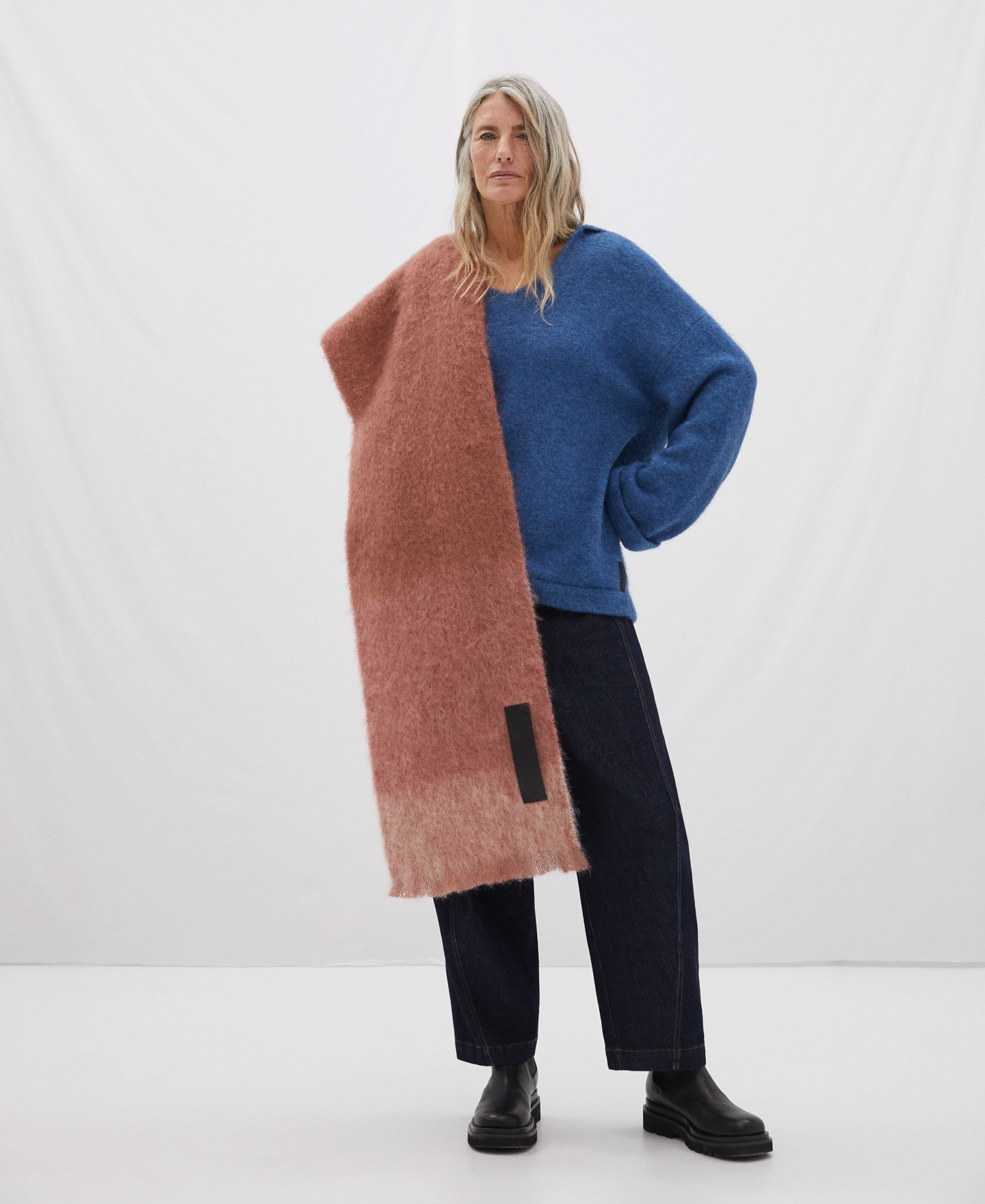 V-neck sweater in alpaca image number 1