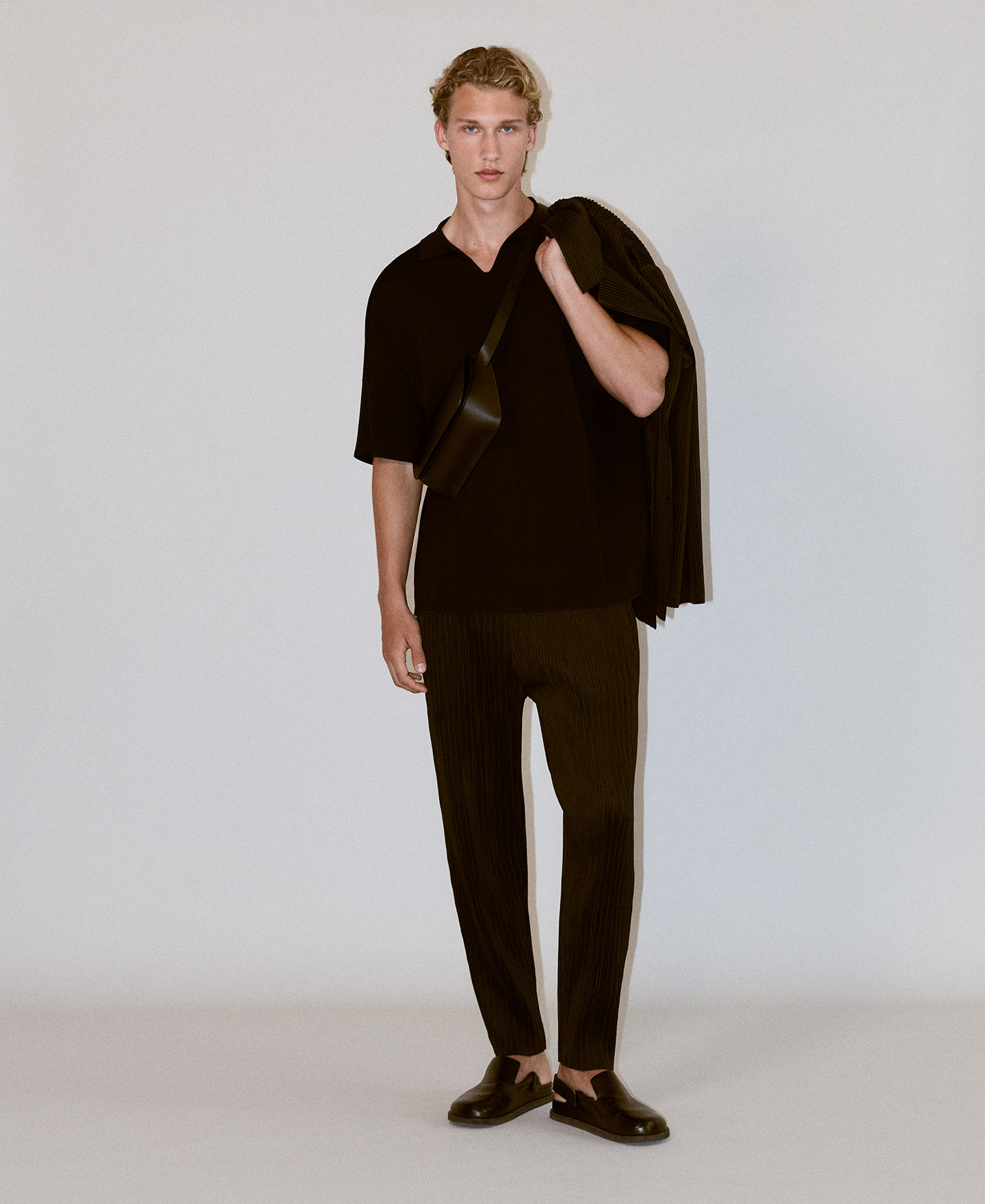 Crepe V neck polo shirt image number 4
