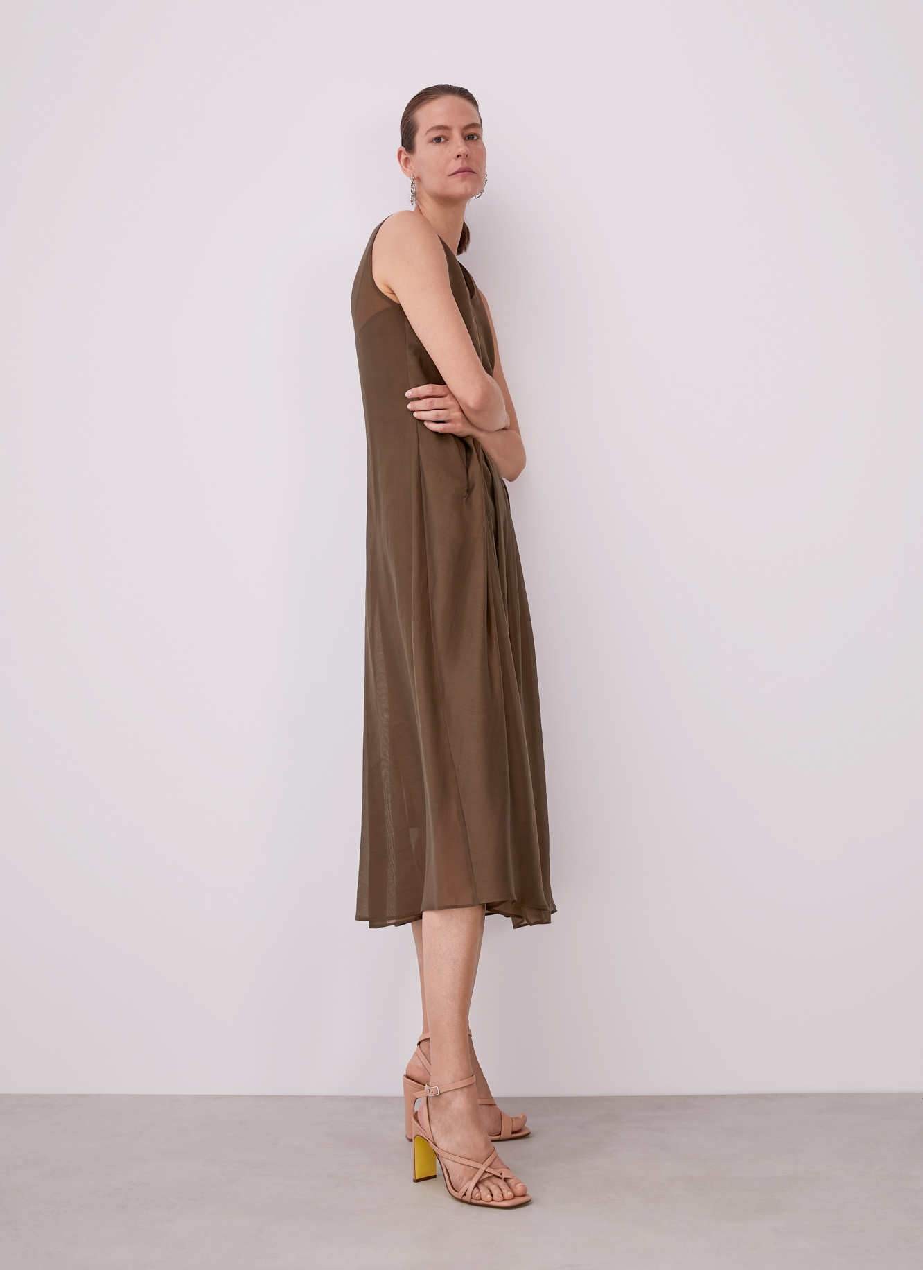 Midi dress with front pleats image number 4