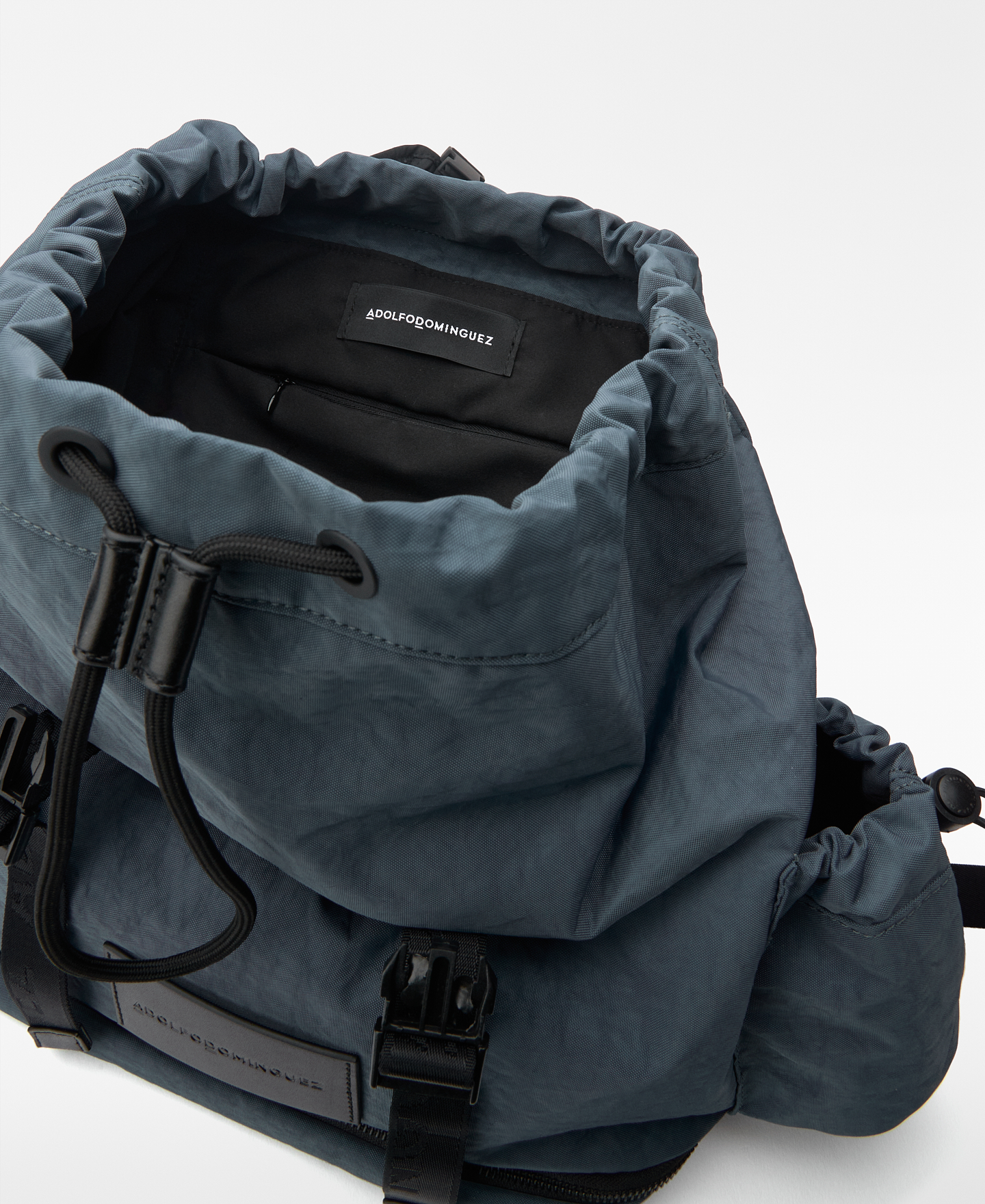 Mochila saco nailon reciclado hombre image number 2
