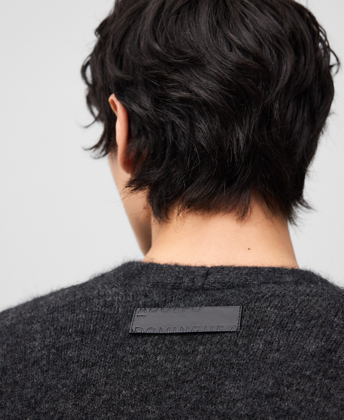 Cárdigan punto cuello pico hombre image number 4