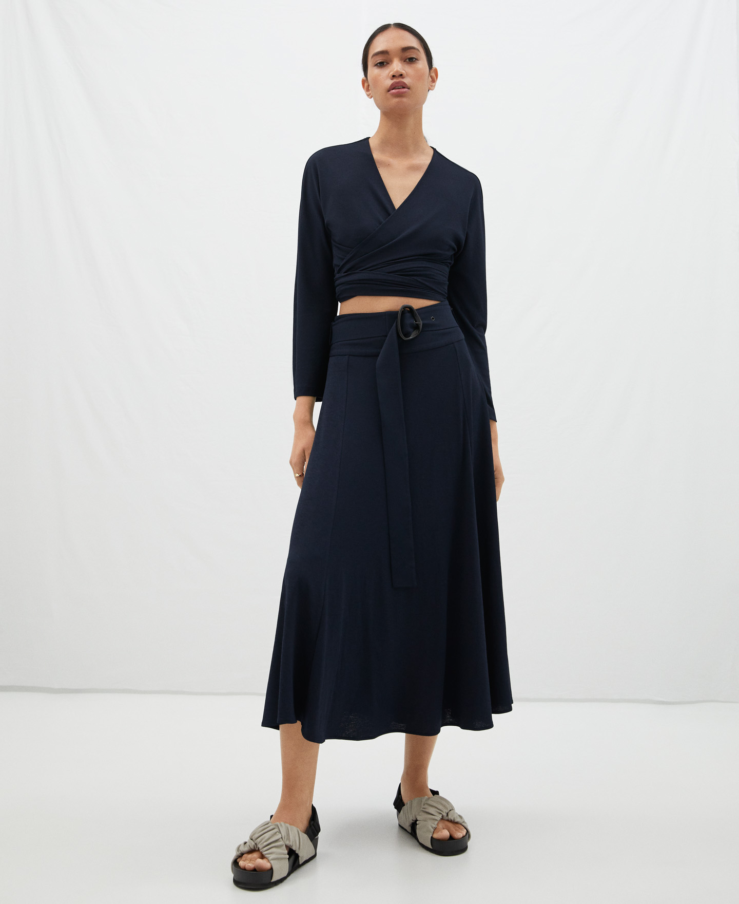 Fluid skirt in elastic knit image number 1