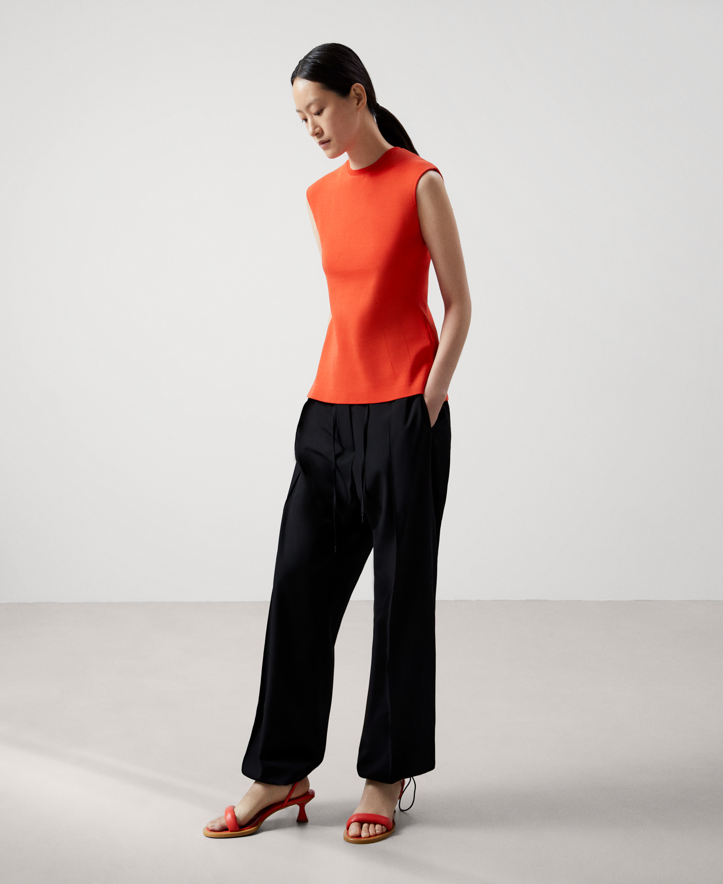 Top peplum en nailon reciclado image number 1