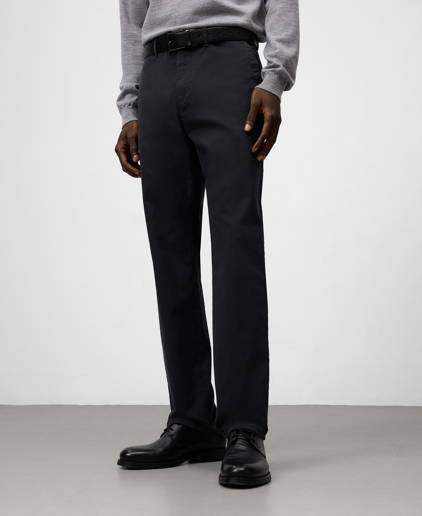 Pantalón chino regular fit hombre image number 0