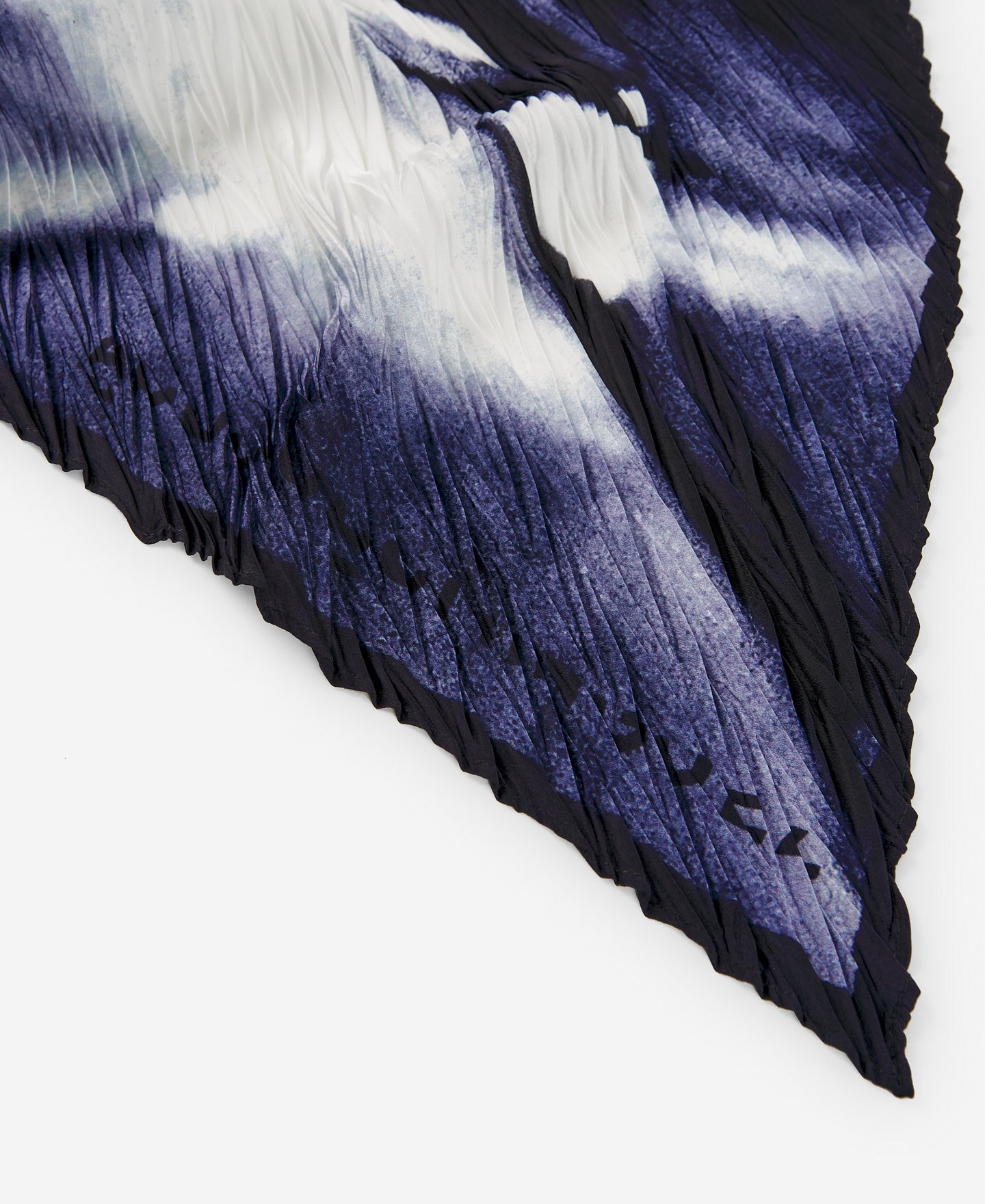 Small women's handkerchief image number 2