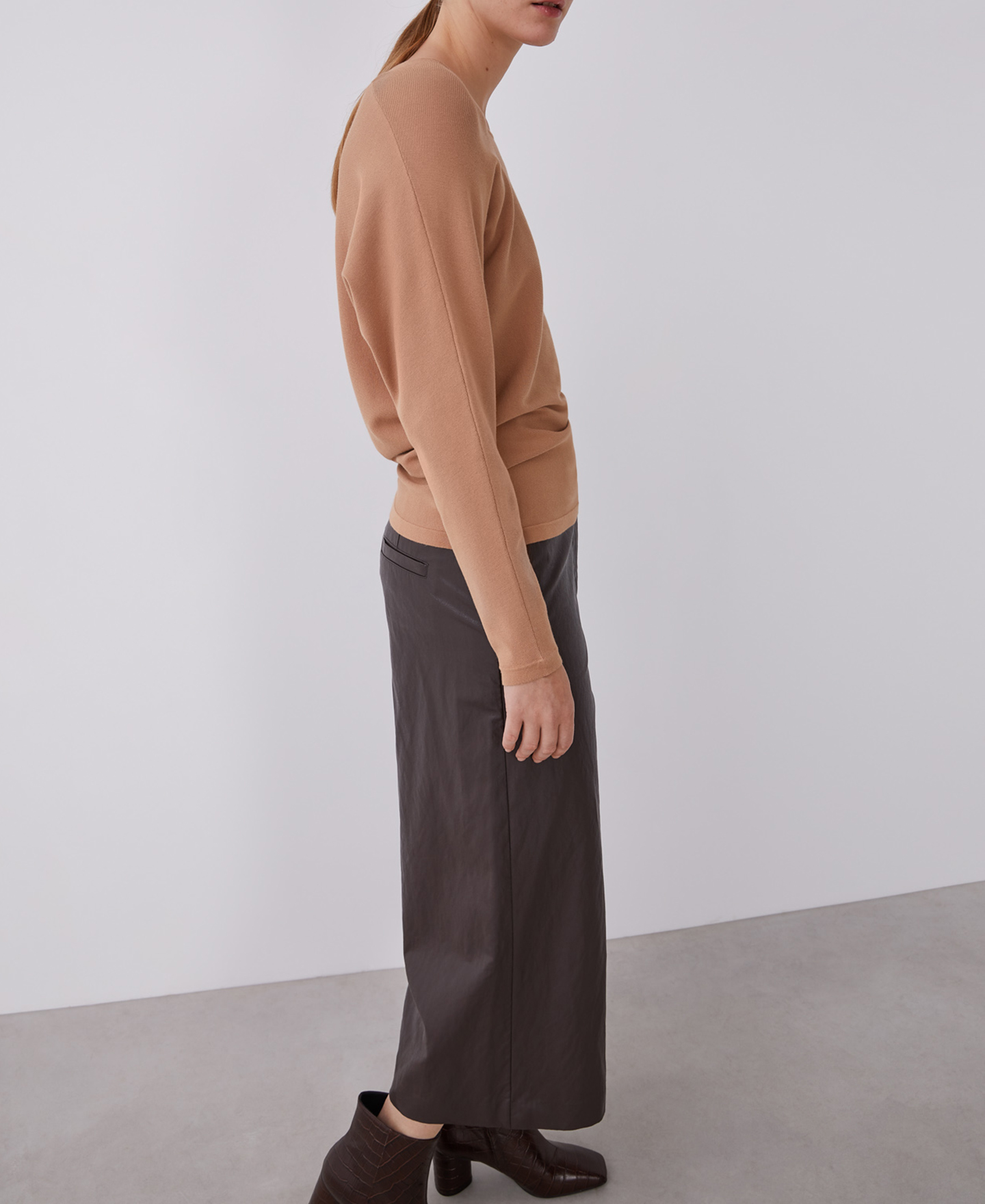 Sweater with squared crew neckline image number 2