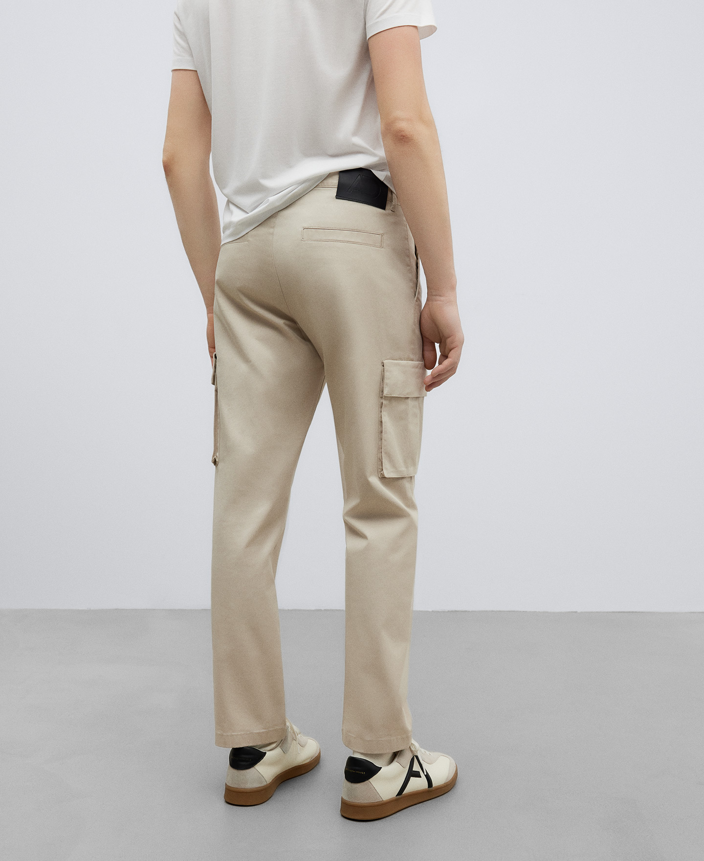 Ecru cotton cargo trousers for man image number 2