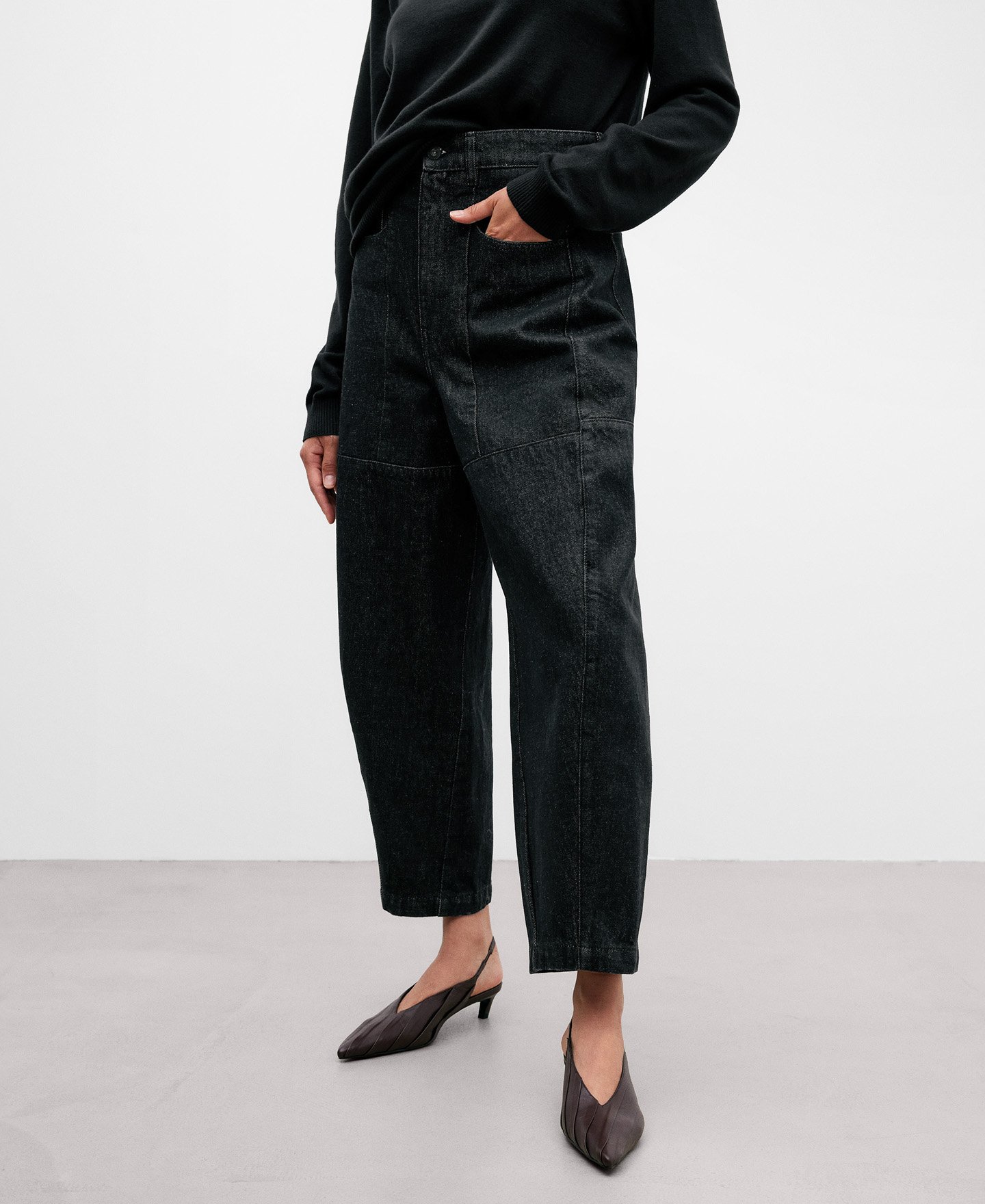 Dark grey organic cotton banana jeans image number 0