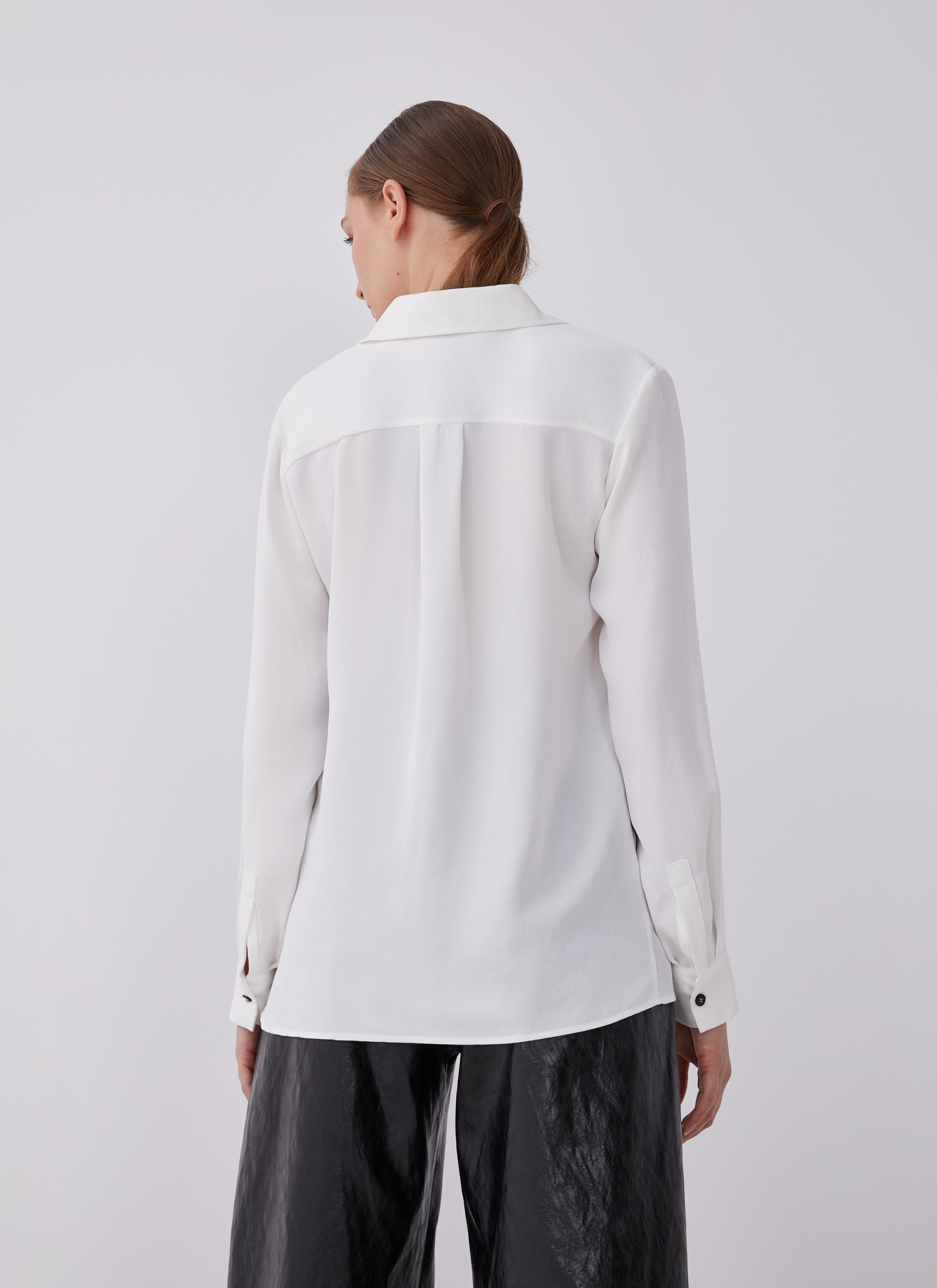 Shirt with contrasting buttons image number 1