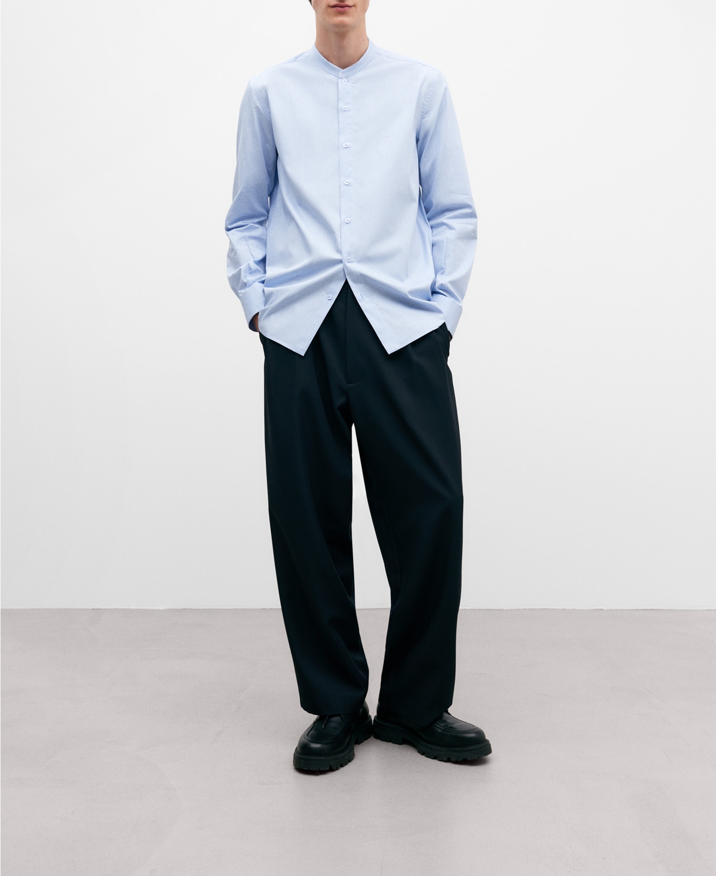 Camisa hombre regular fit a rayas image number 1