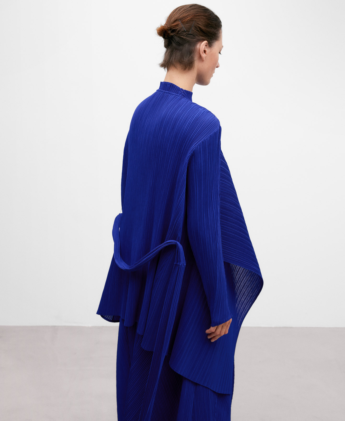 Chaqueta asimétrica crinkle mujer image number 2