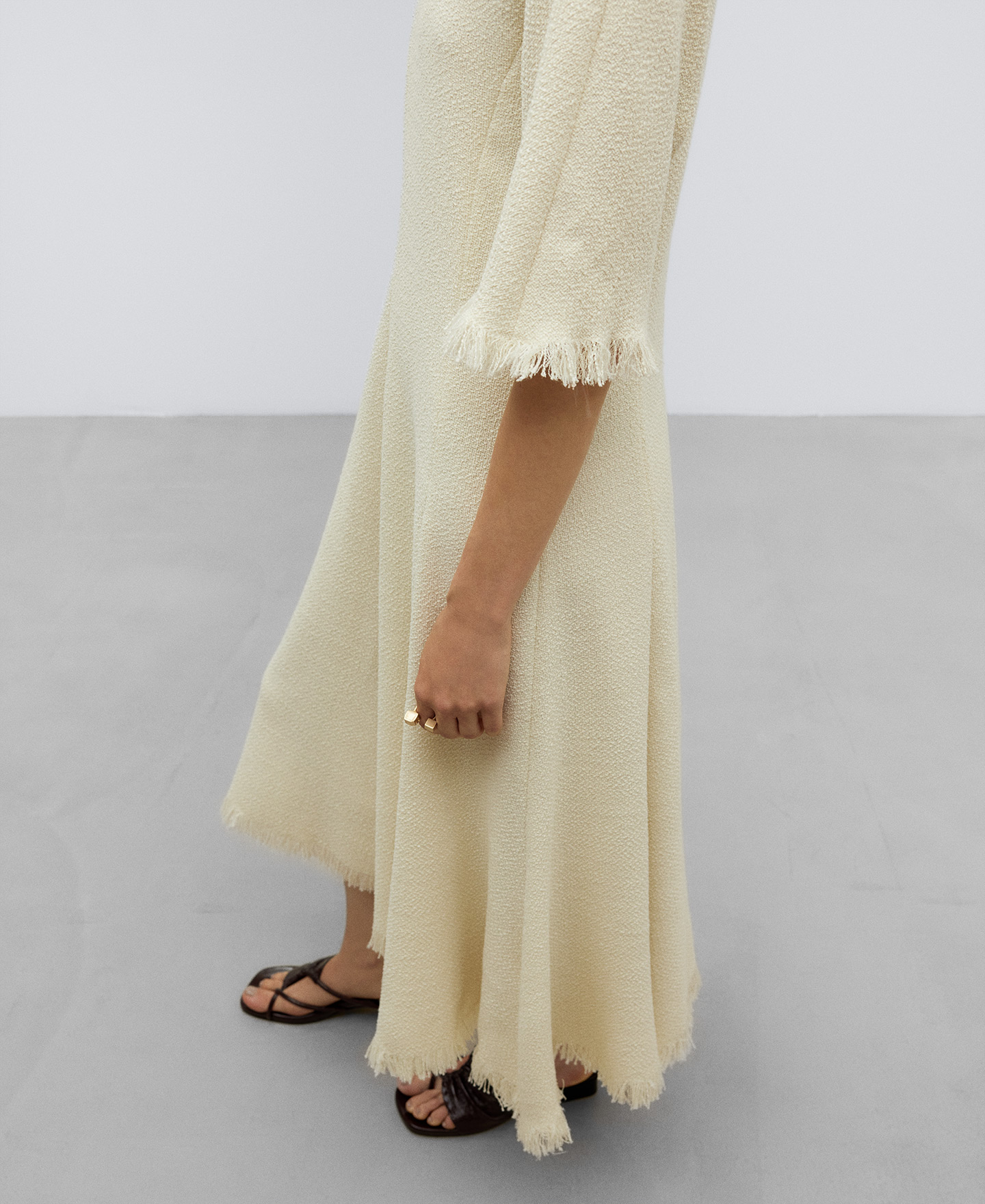 Vestido bajo desflecado mujer image number 3