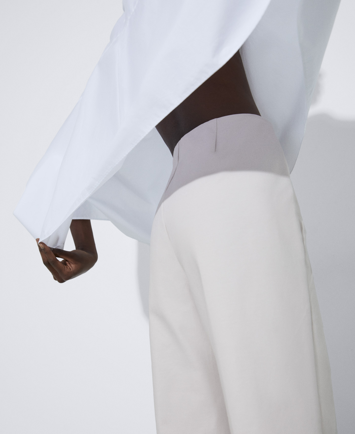 Tight-fitting cotton trousers image number 3