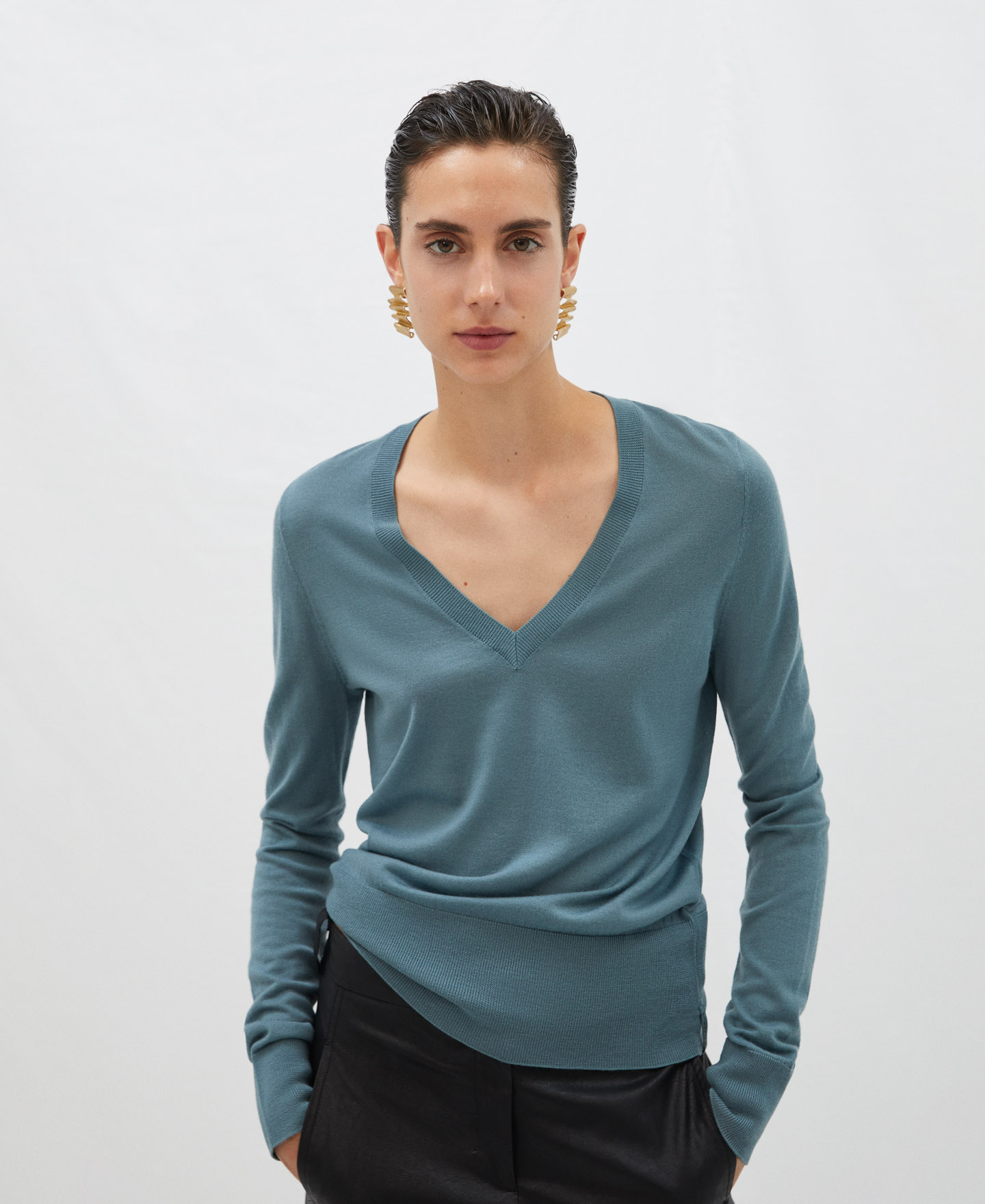 V-neck sweater in merino wool image number 0