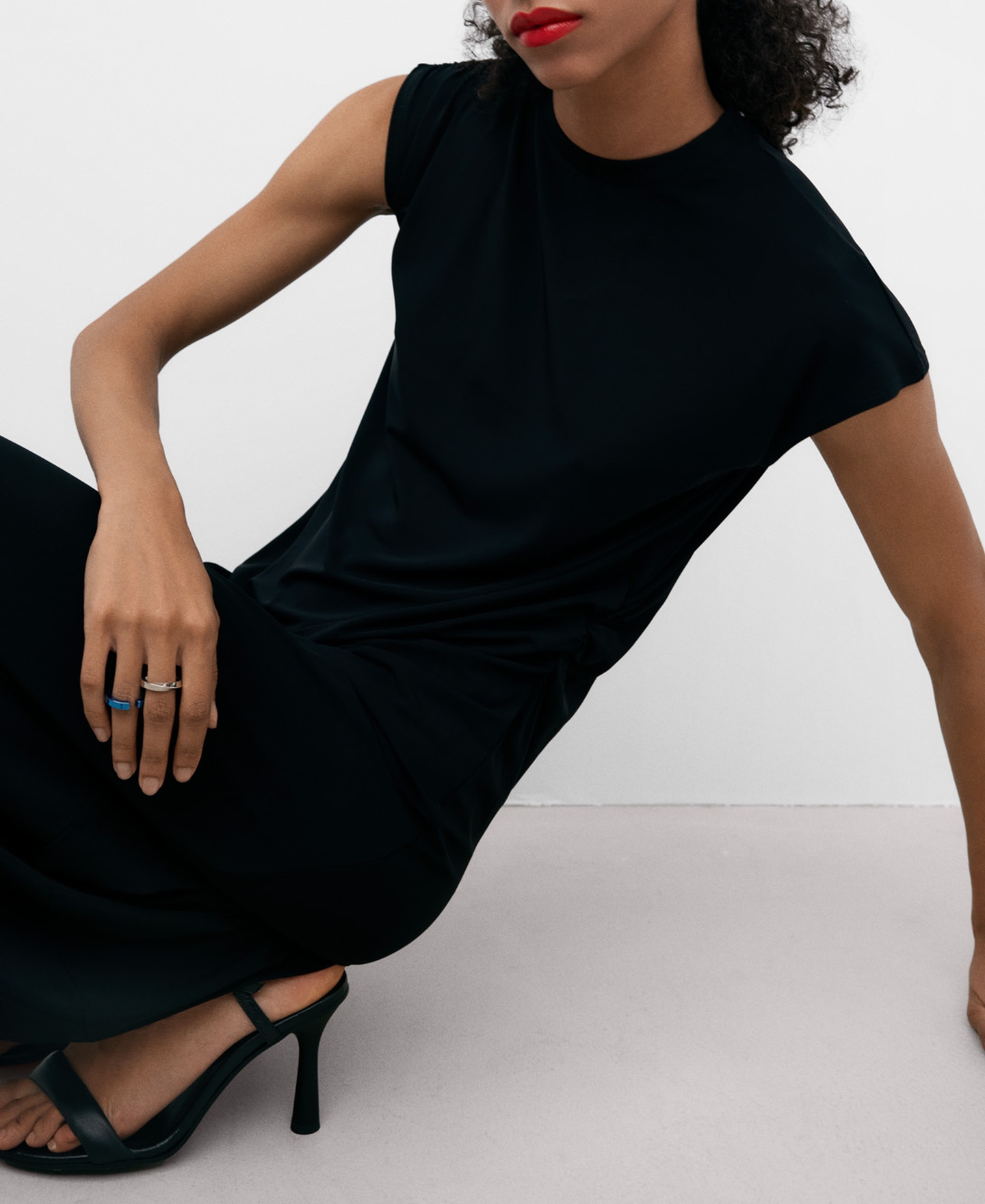 Women's black gathered knitted dress image number 3