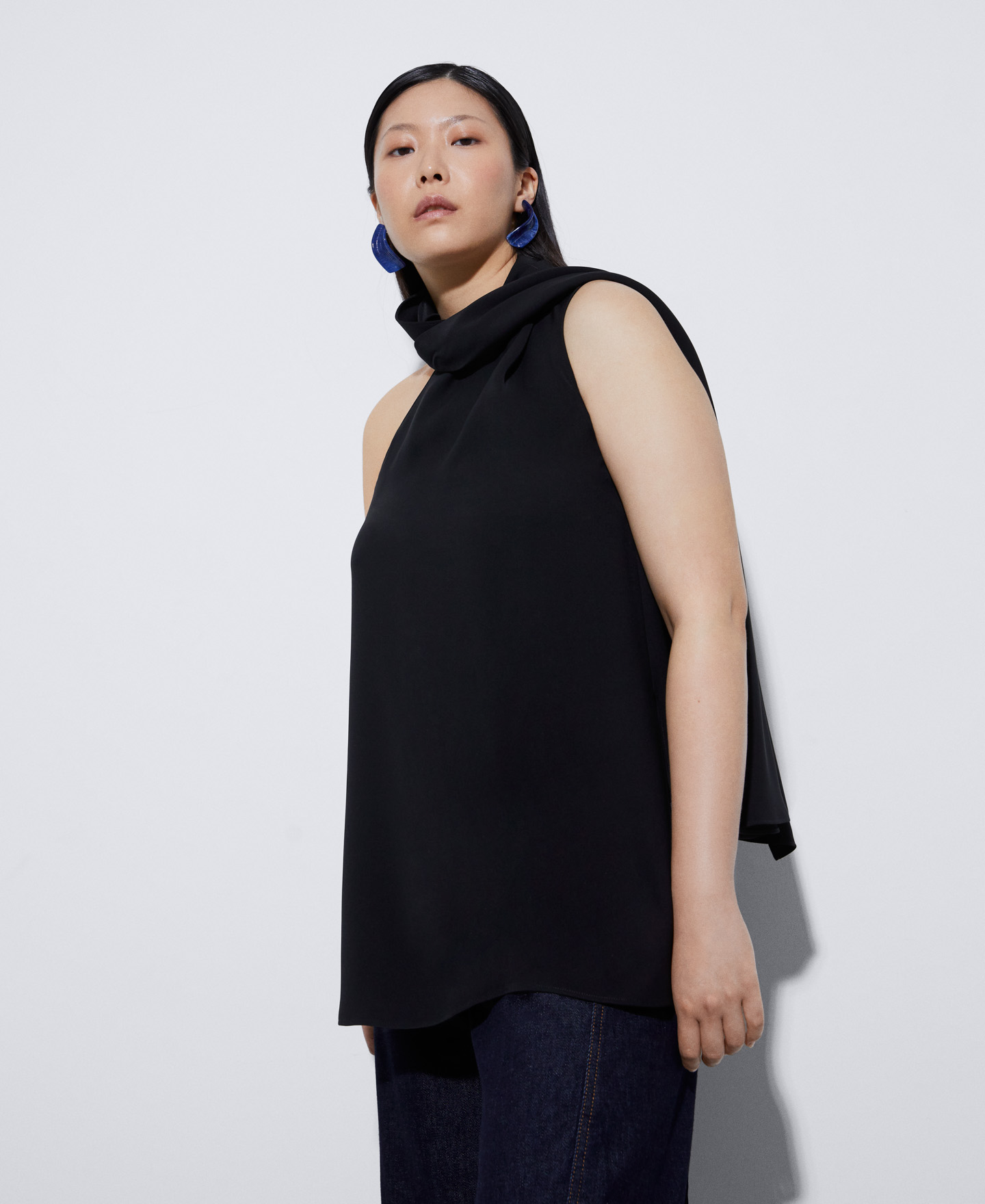 Asymmetrical top in recycled polyester image number 0