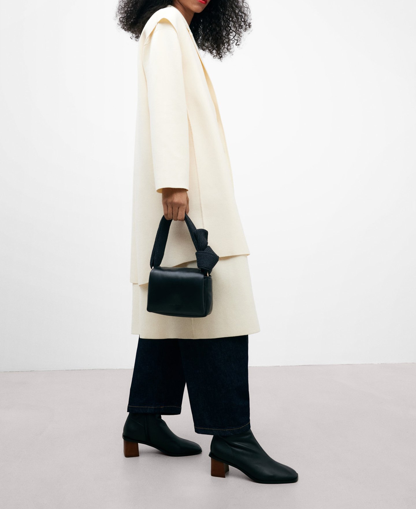 Responsible leather shoulder bag woman image number 5