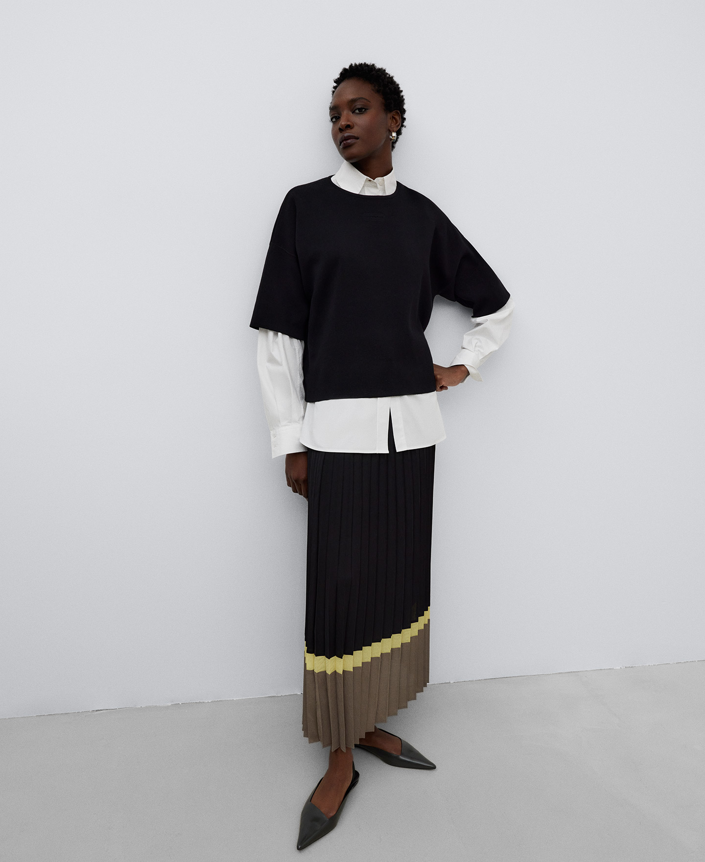 Long skirt woman image number 1