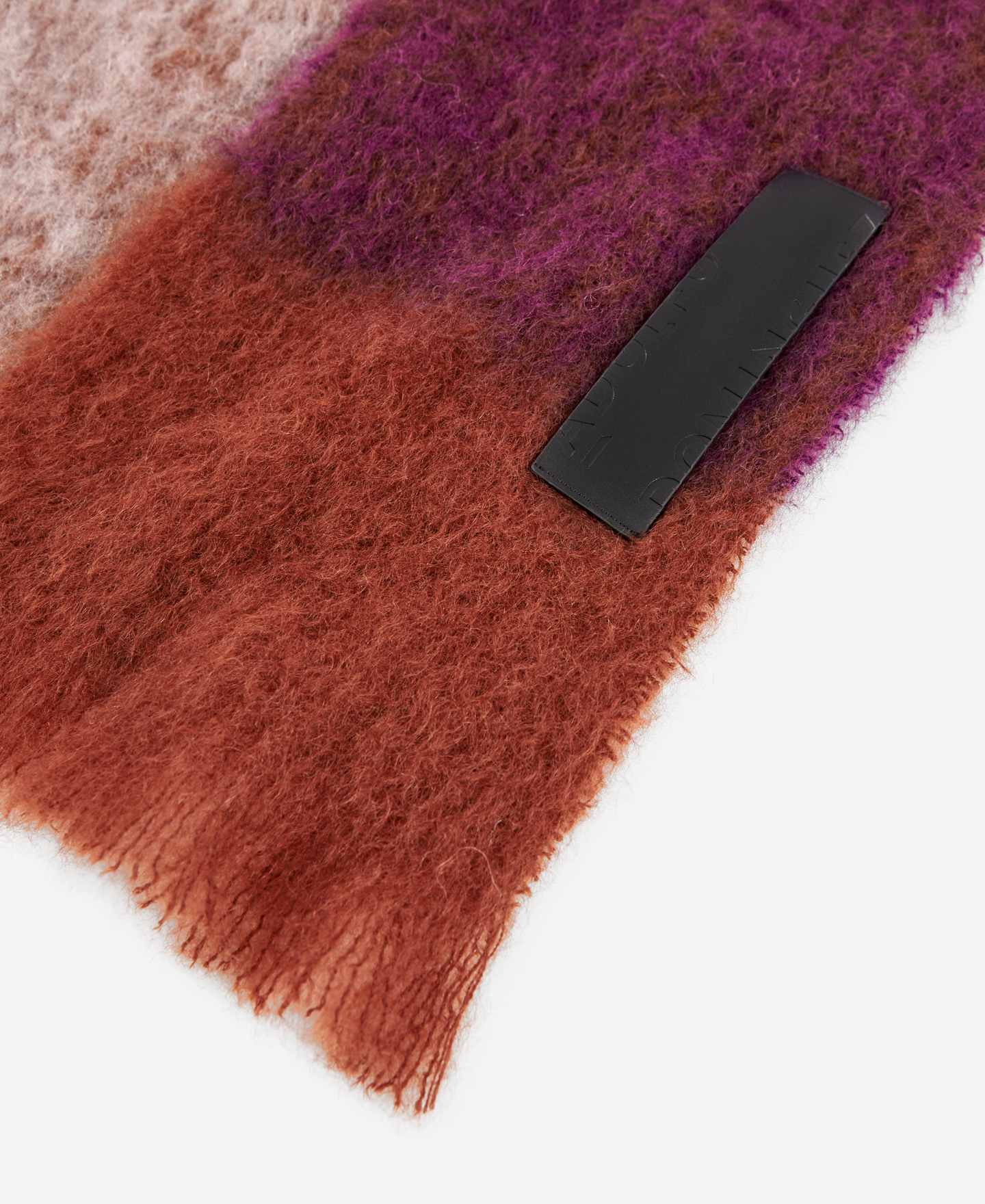 Bufanda artesana en mohair image number 2