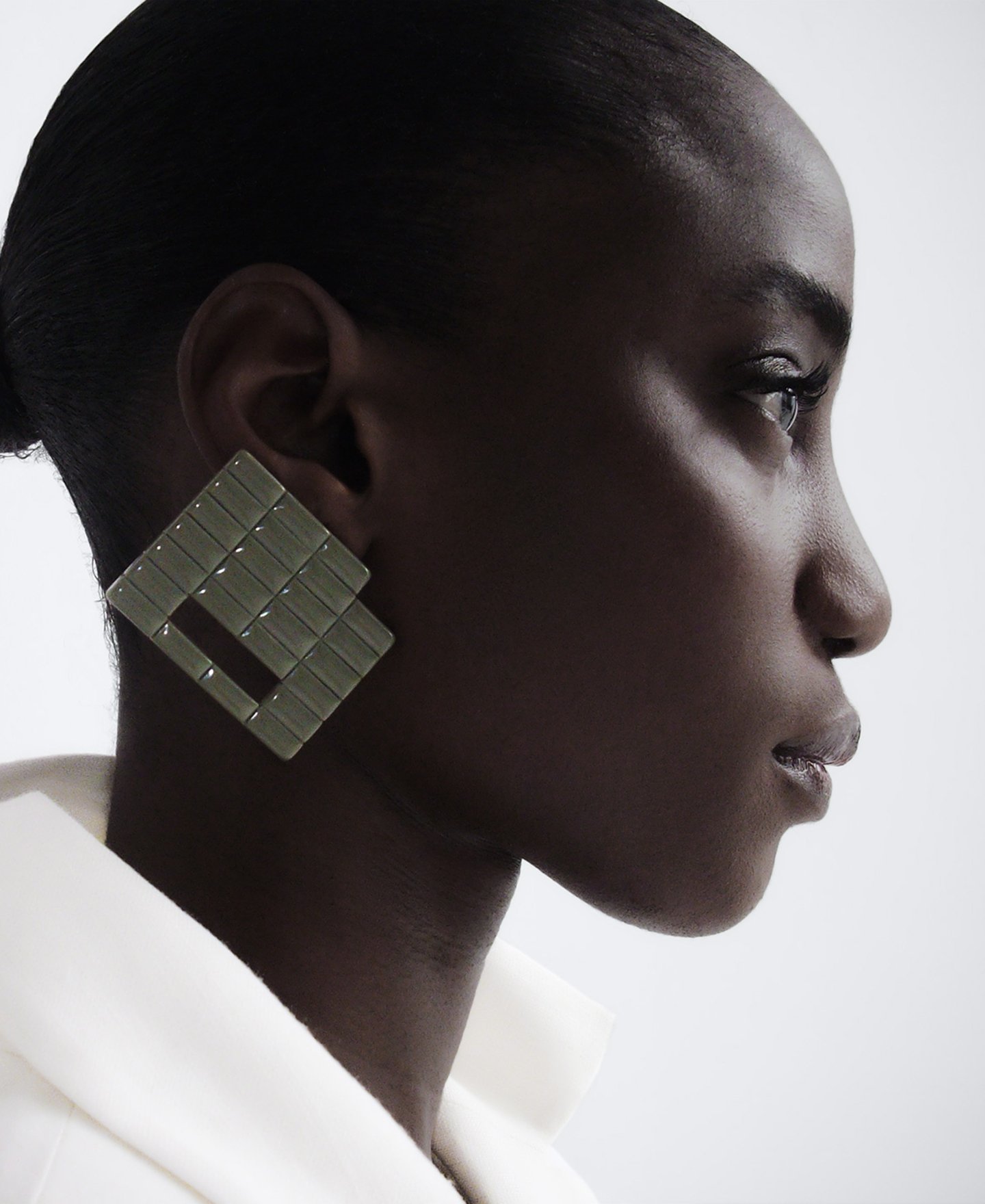 Green resin grid earrings woman image number 3