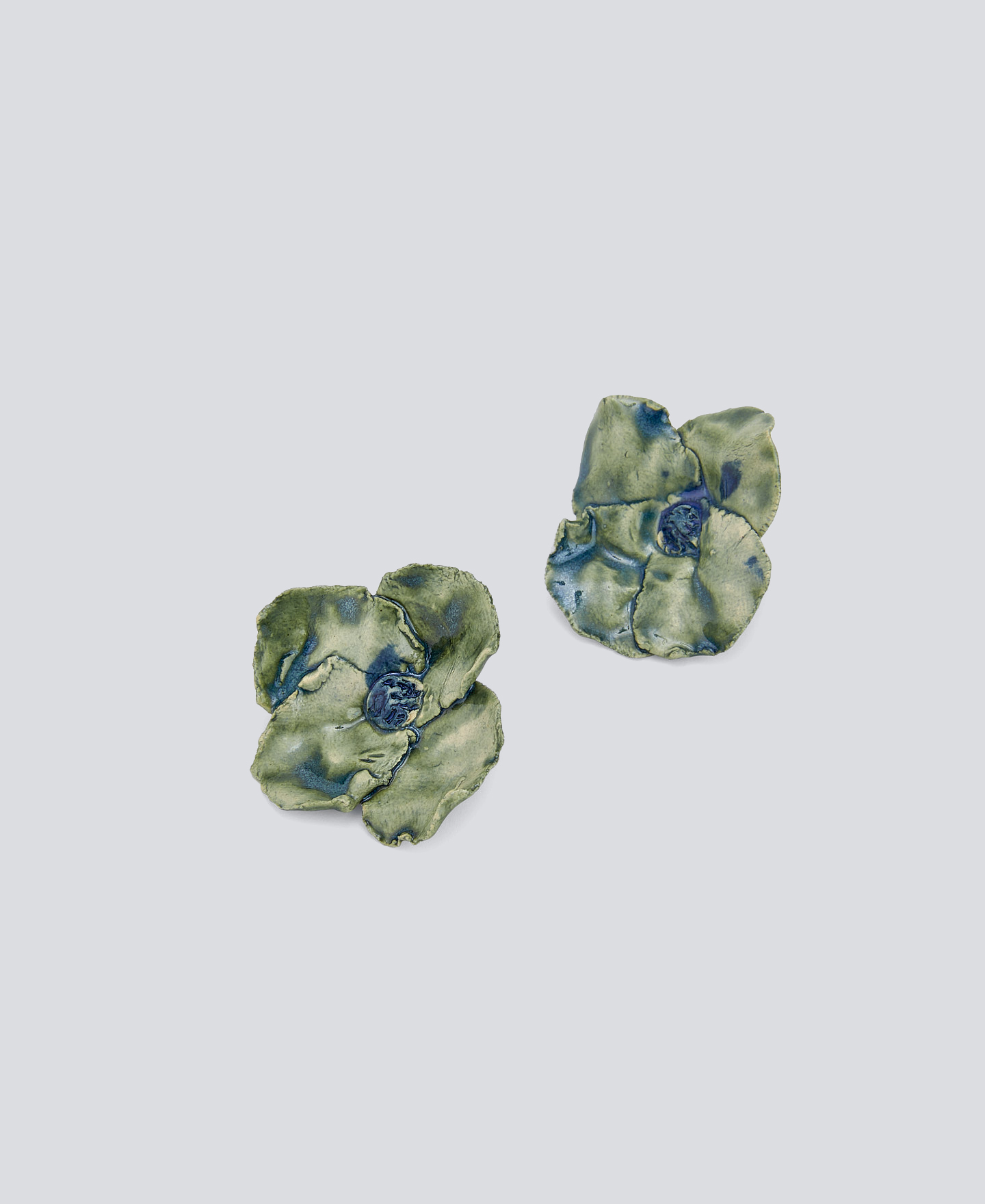 Medium Peixe Nero earrings image number 2