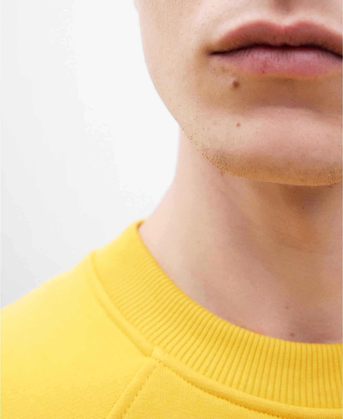 Sudadera amarilla en algodón image number 3