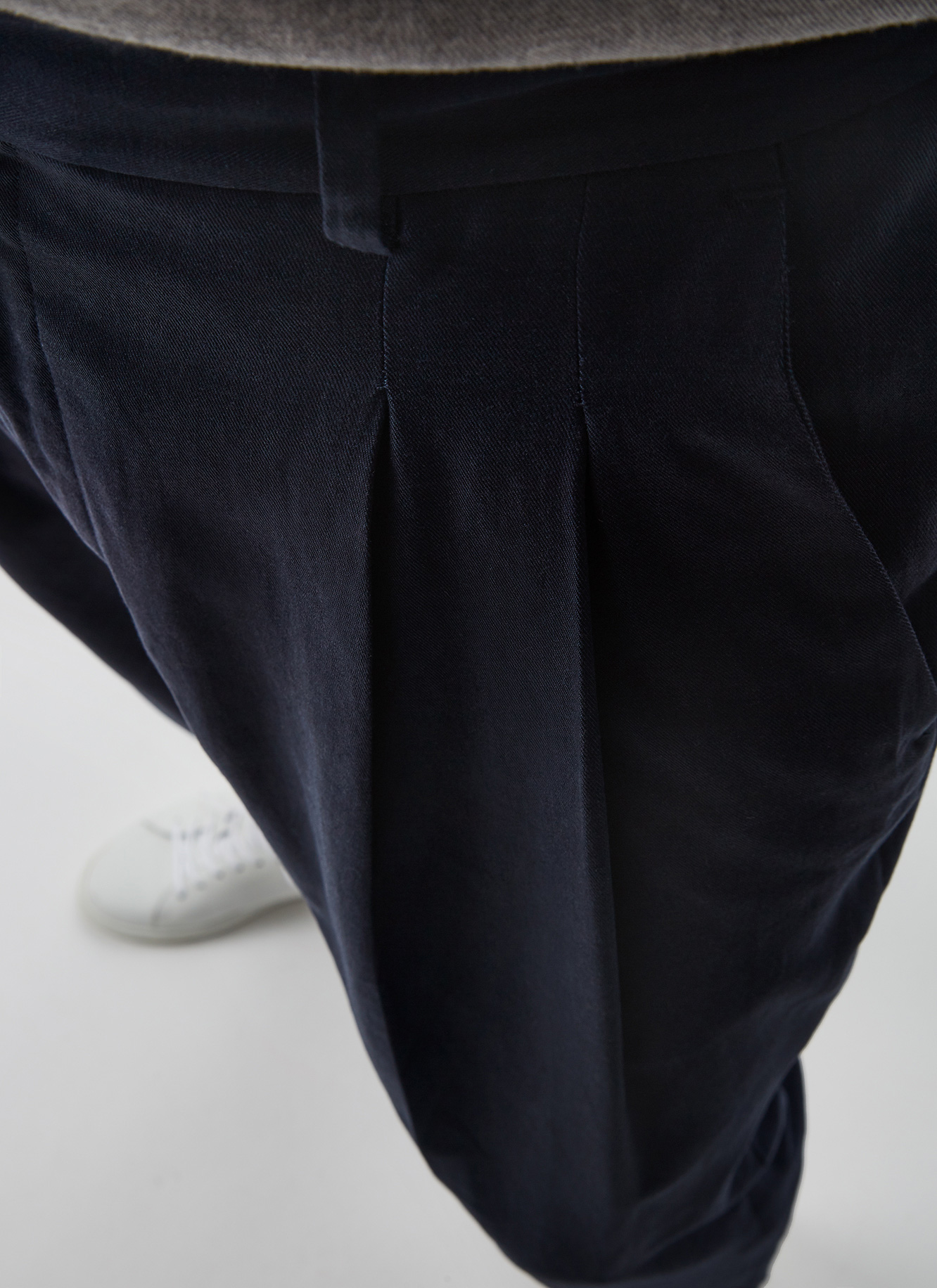 Pantalón de dos pinzas en liocel image number 5