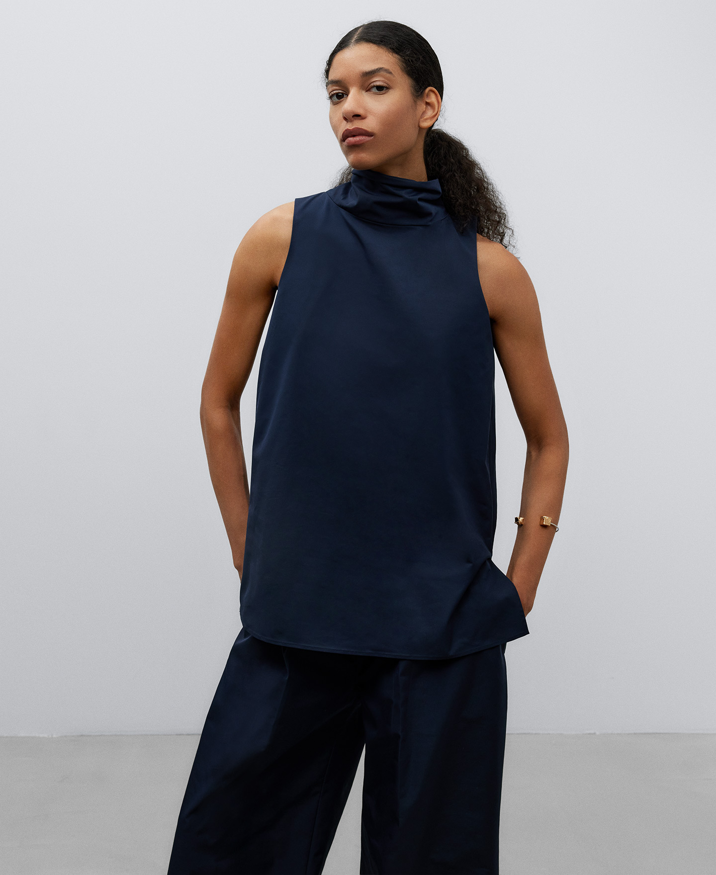 Navy blue top with bow woman image number 0