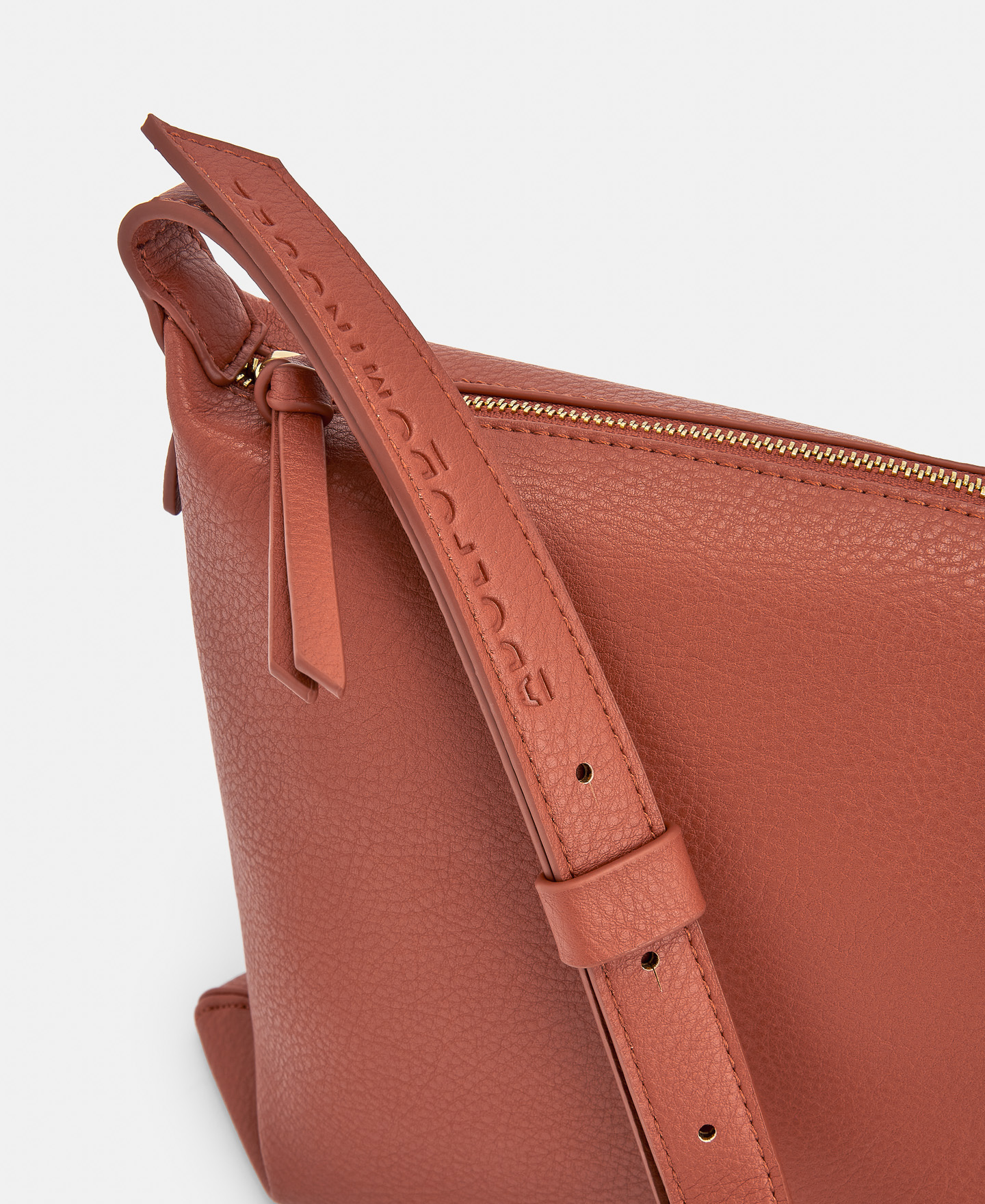 Hobo textured grain zip closure image number 3