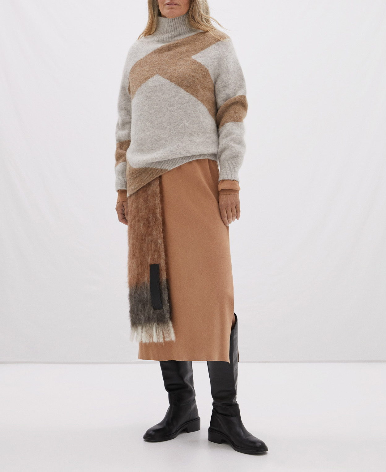 Intarsia sweater in wool knit image number 1
