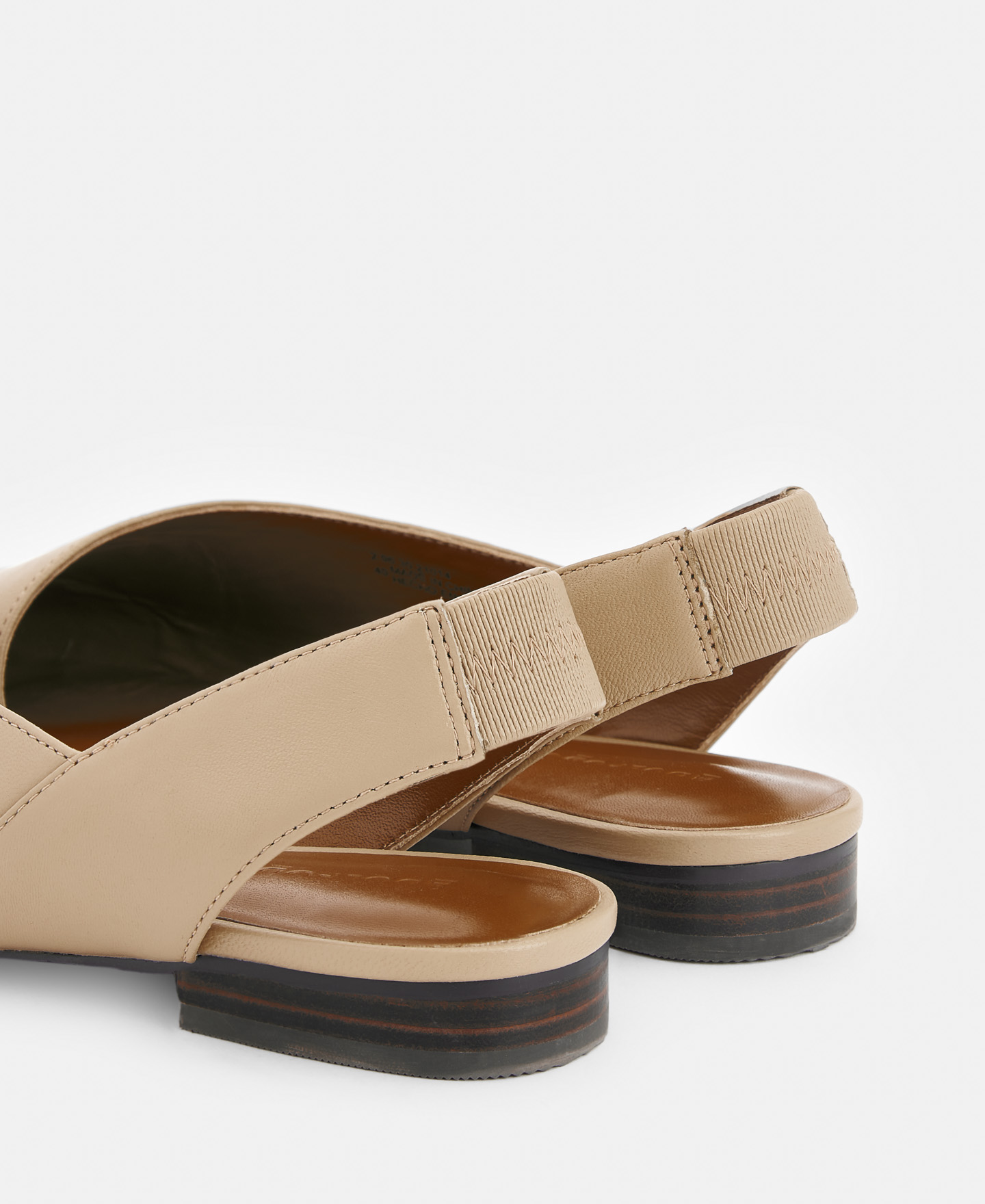 Low leather shoes image number 2