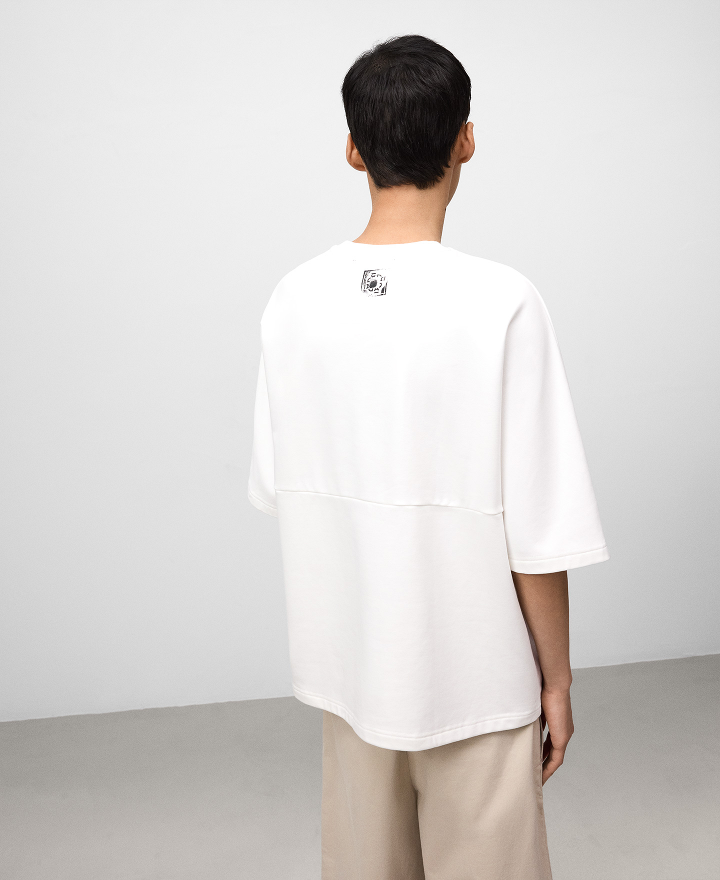 Back seam detail T-shirt man image number 2
