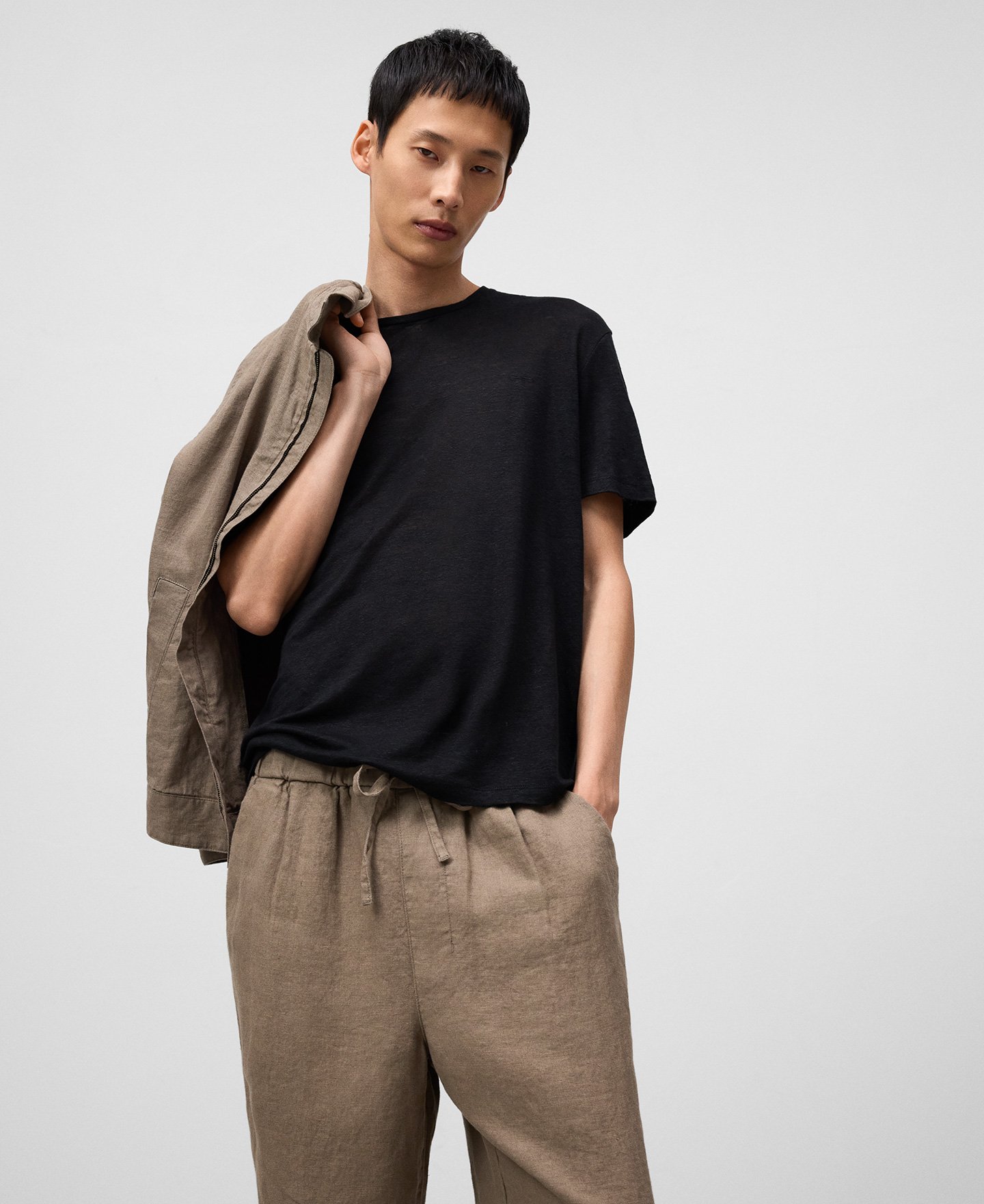 Linen jogger trousers man image number 3