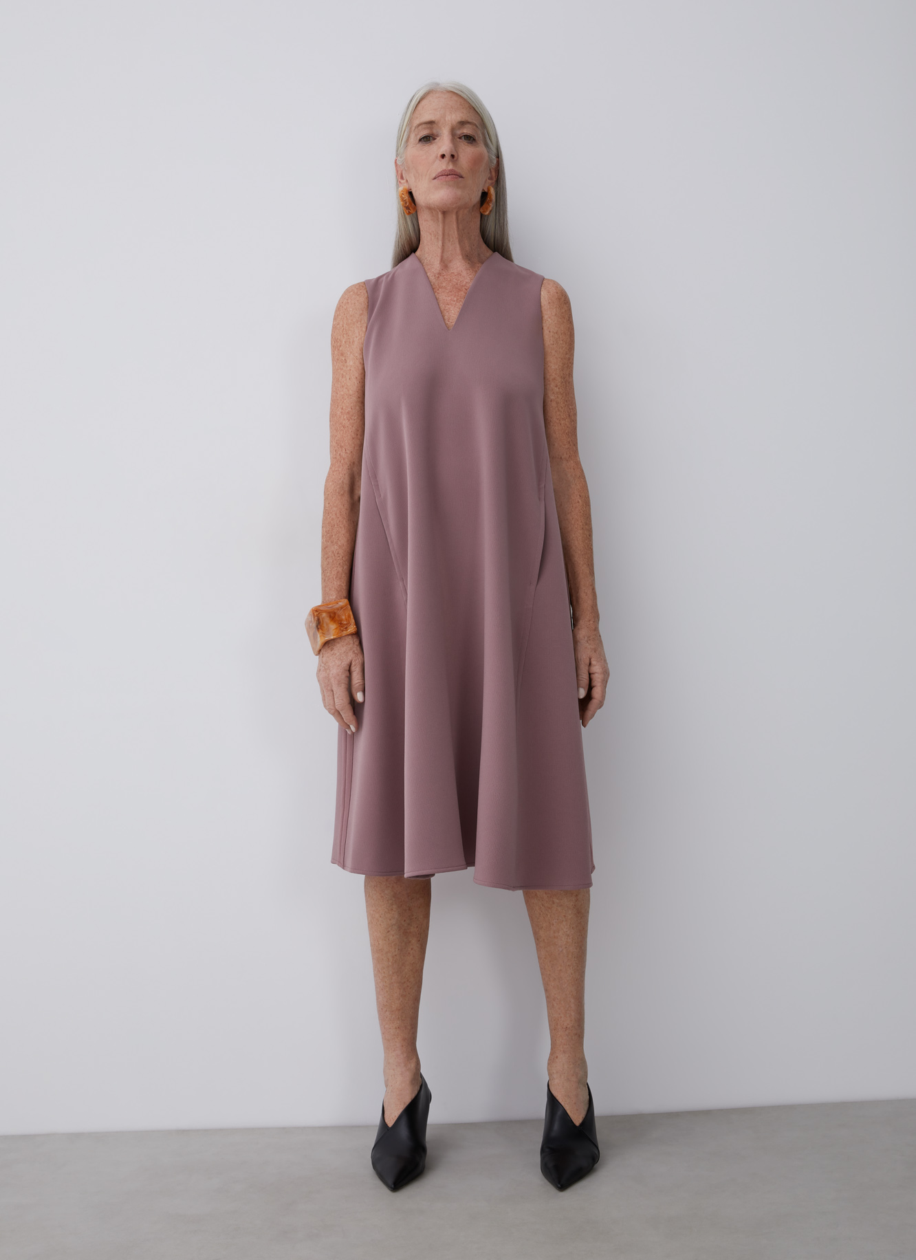 Sleeveless evase dress image number 5