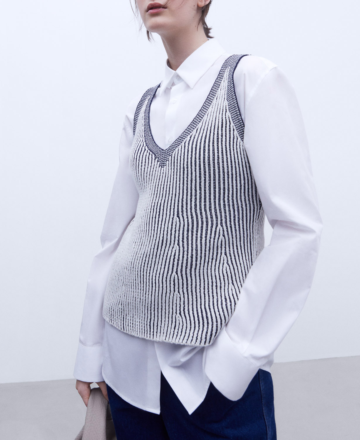 Double V-neckline knitted top image number 0