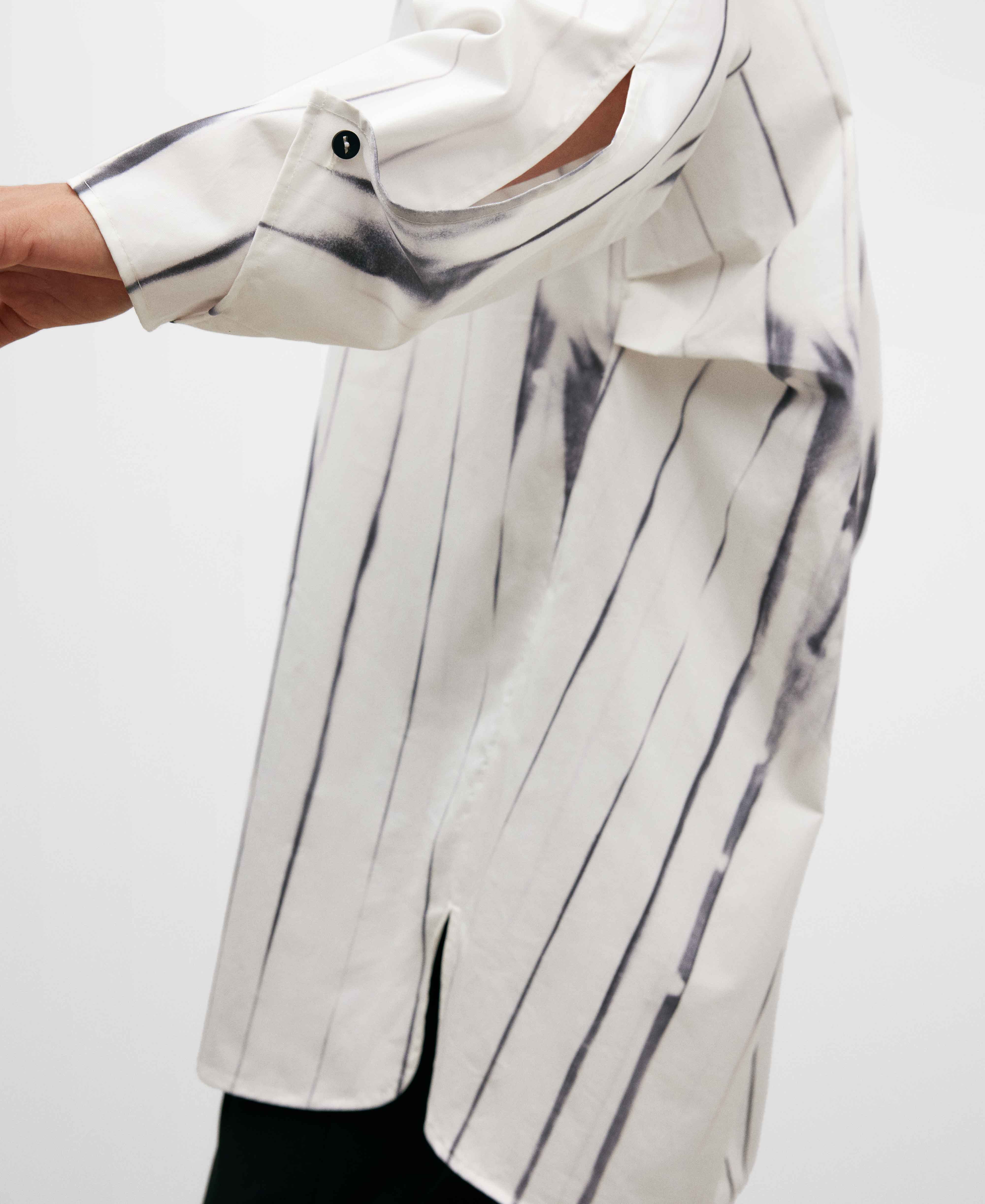 Printed long cotton shirt for women image number 3
