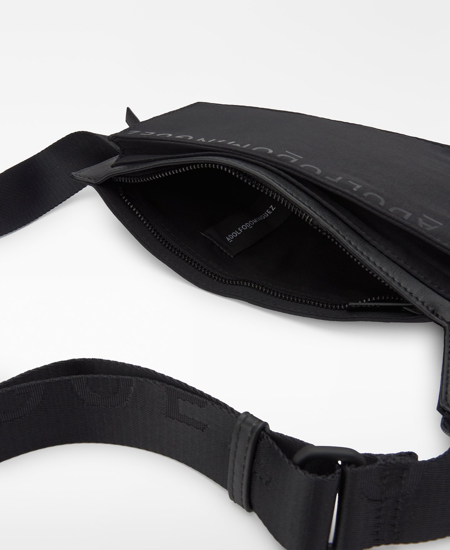 Mixed-fabric crossbody man image number 3