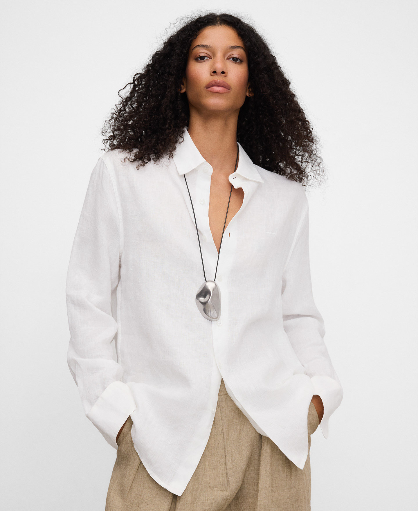 Organic-shaped pendant necklace image number 3