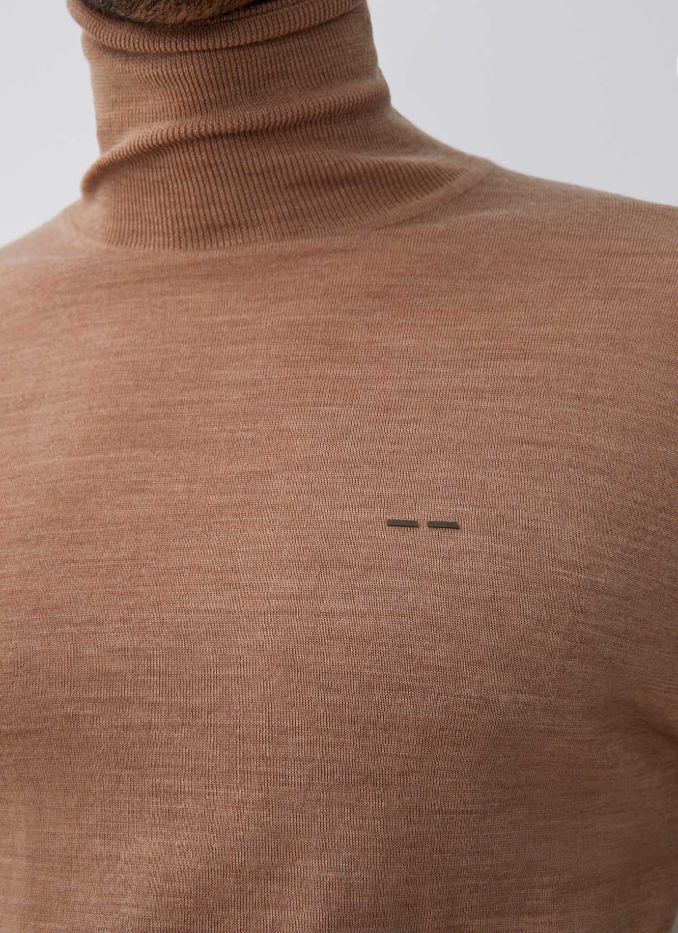Jersey en merino con cuello alto image number 2