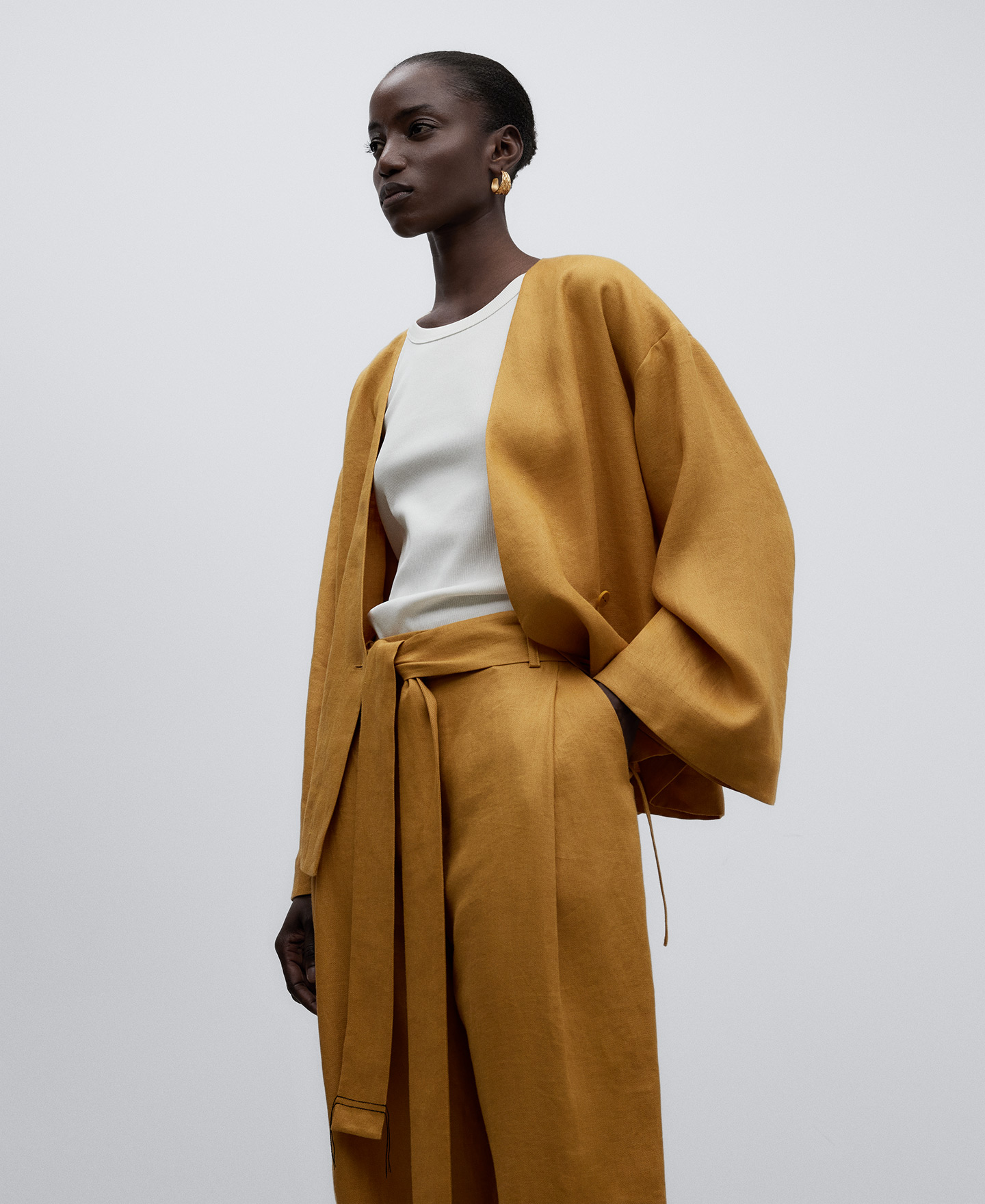 Yellow linen trousers woman image number 3