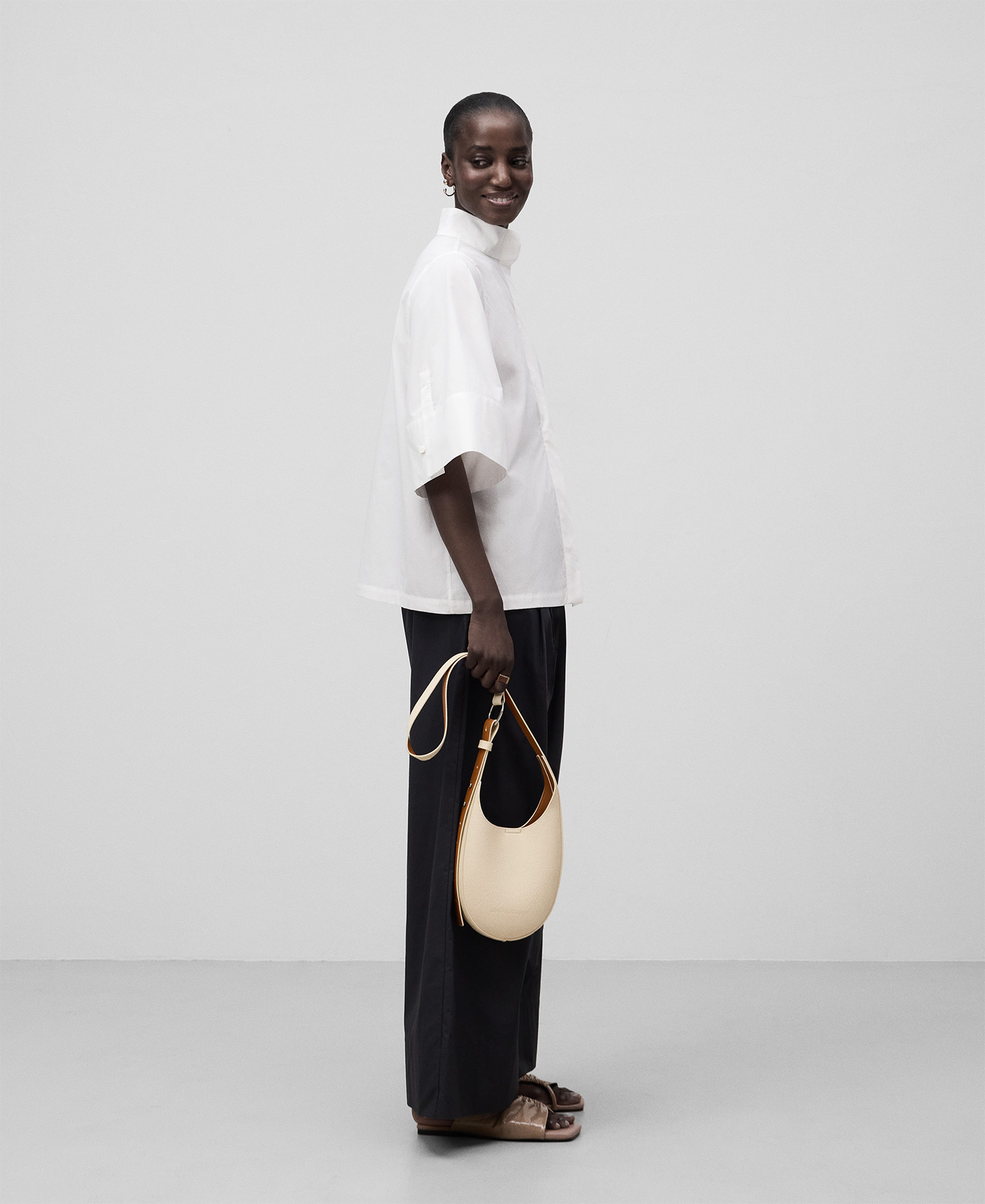 Luna small crossbody woman image number 4