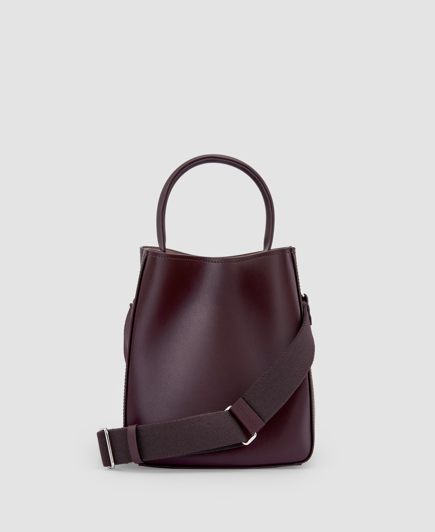 Responsible leather bucket bag image number 1