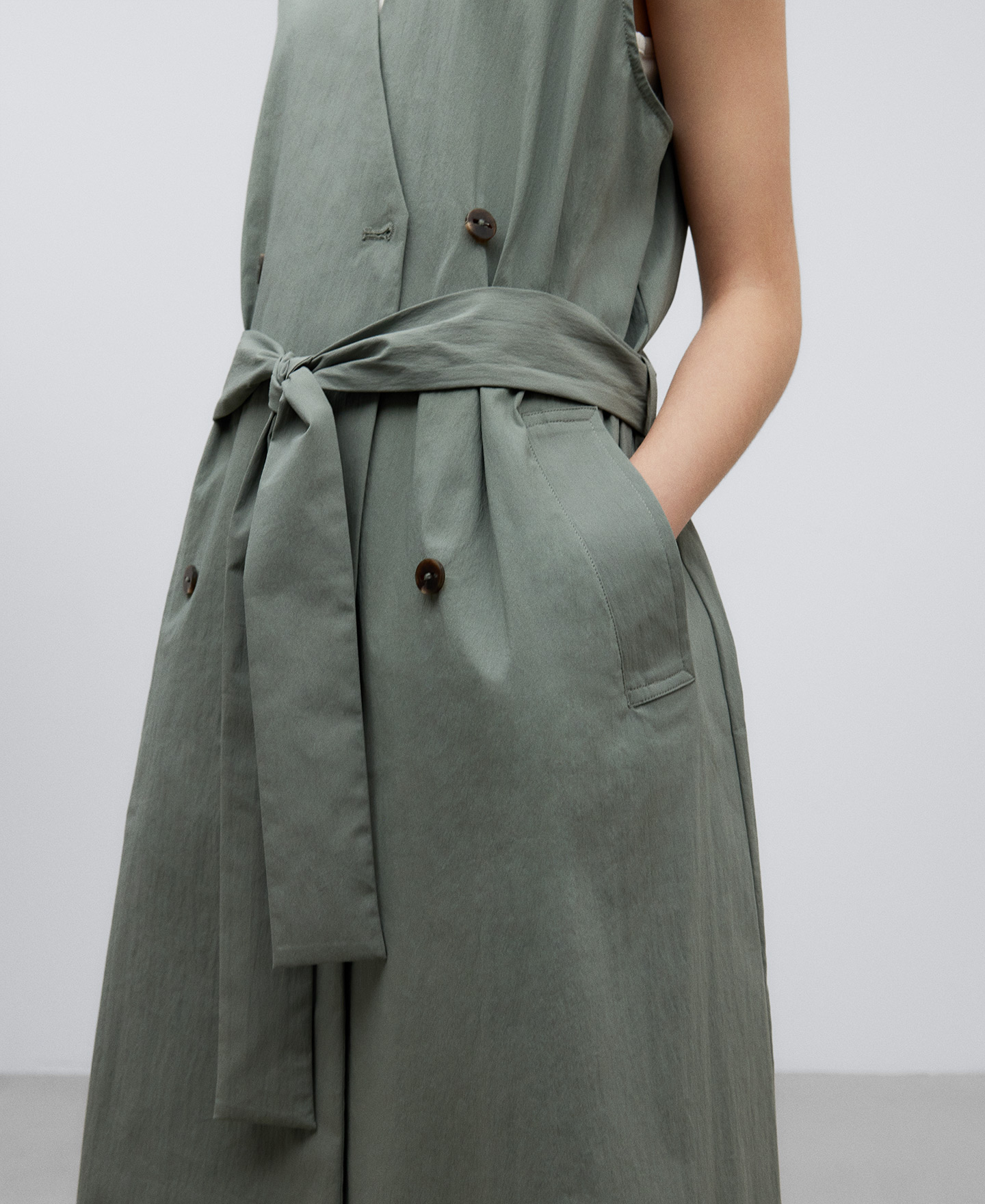 Green long double-breasted vest woman image number 3