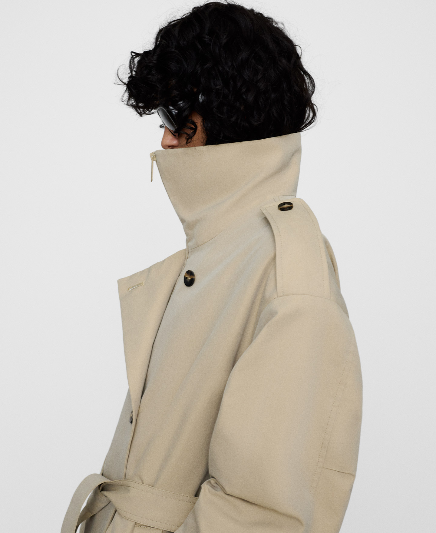 Kurzer Kreuz-Trenchcoat mit Trichterhals image number 5