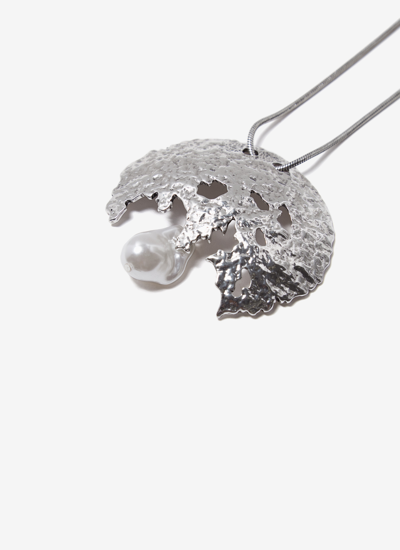 Irregular necklace with faux pearl image number 1