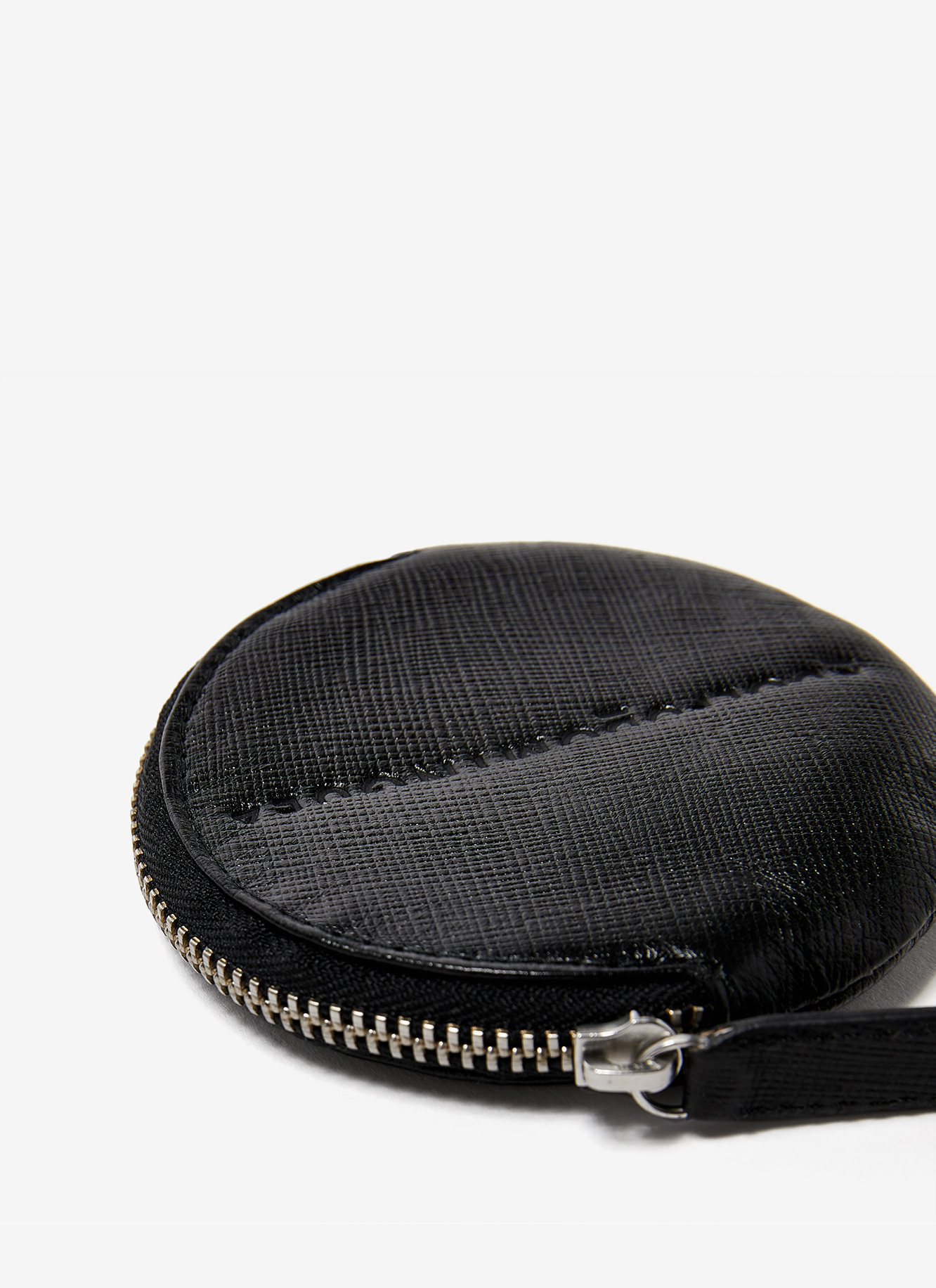 Saffiano leather rounded coin holder image number 3