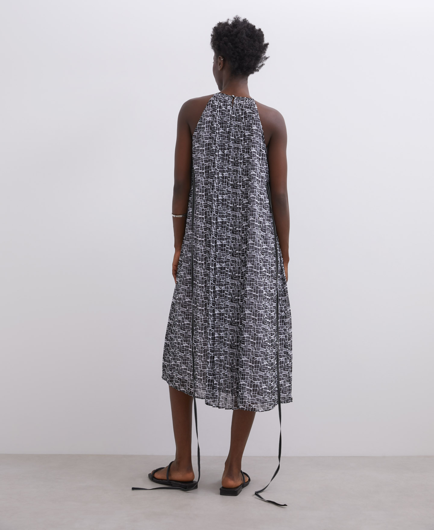 Halter neckline printed dress image number 1